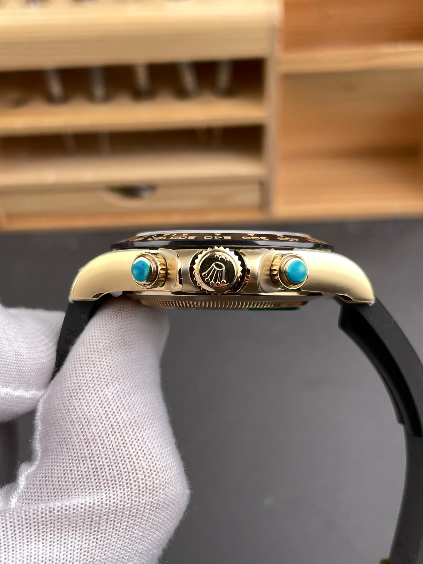 Rolex Daytona Gold Mother-of-Pearl Rubber