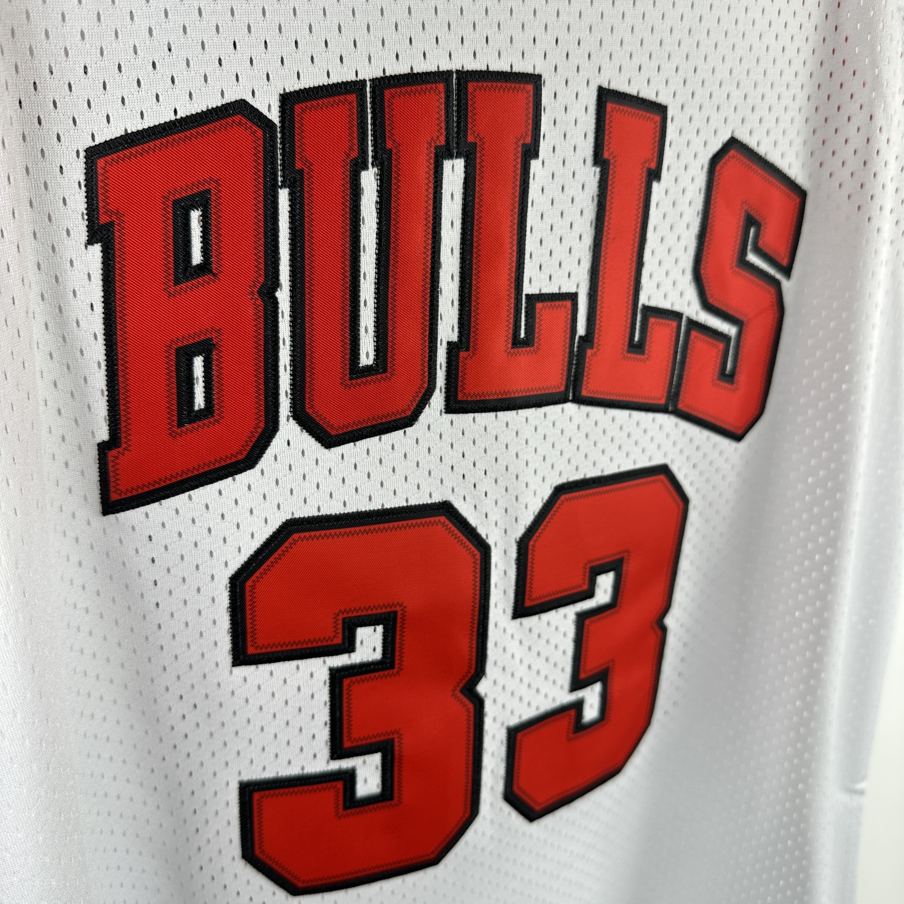 Embroidered MN retro jersey, Chicago Bulls 97/98 season, white, No. 33, Scottie Pippen