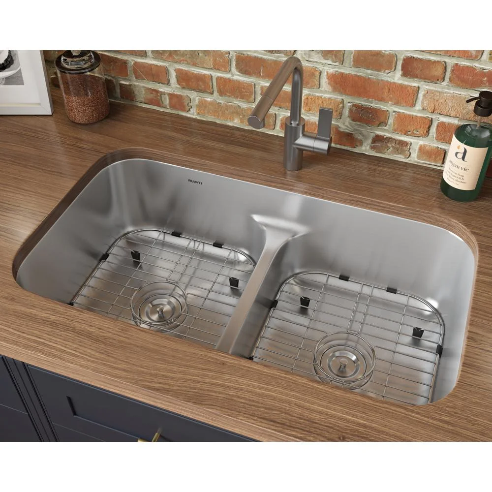 Ruvati 32-inch Low-Divide 50/50 Double Bowl Undermount 16 Gauge Kitchen Sink