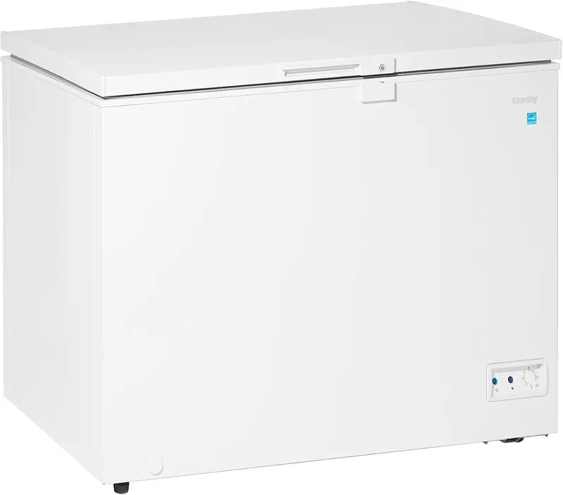 10 Cu Ft White Chest Freezer – Garage-Ready. Operates from 0°F to 110°F. Energy-Efficient Storage Solution