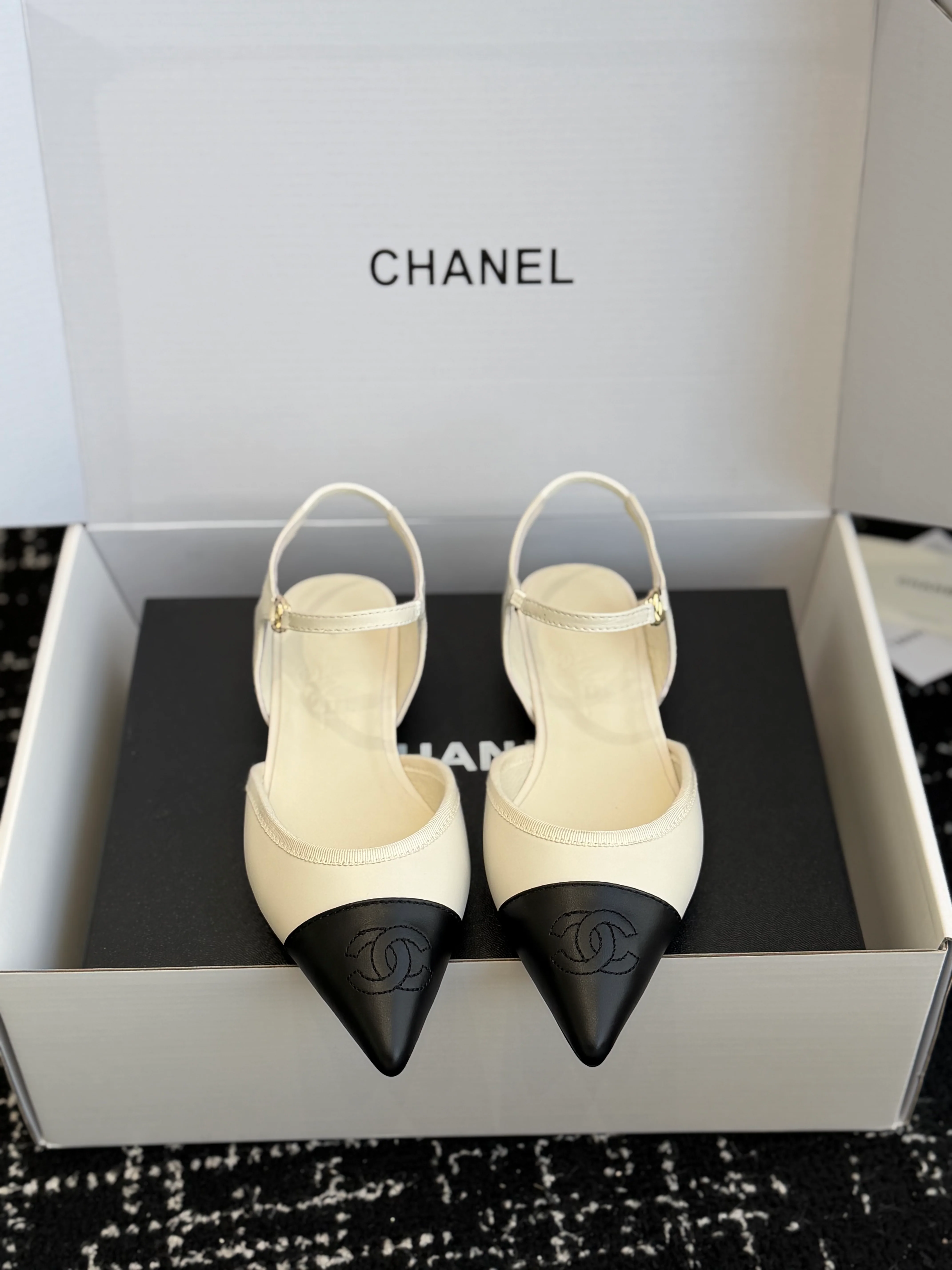 26SS Spring/Summer New Pointed Toe Sandals