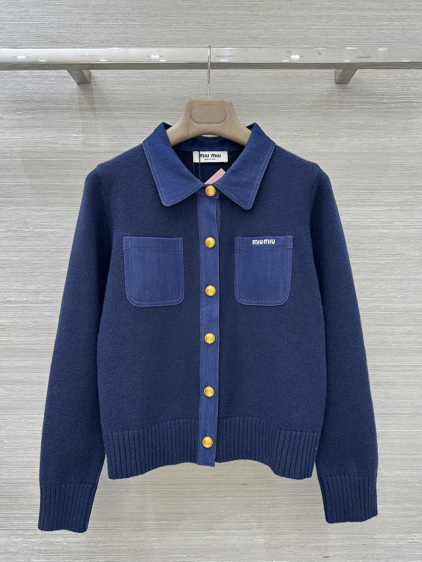 Denim patchwork with symmetrical pockets on the chest.