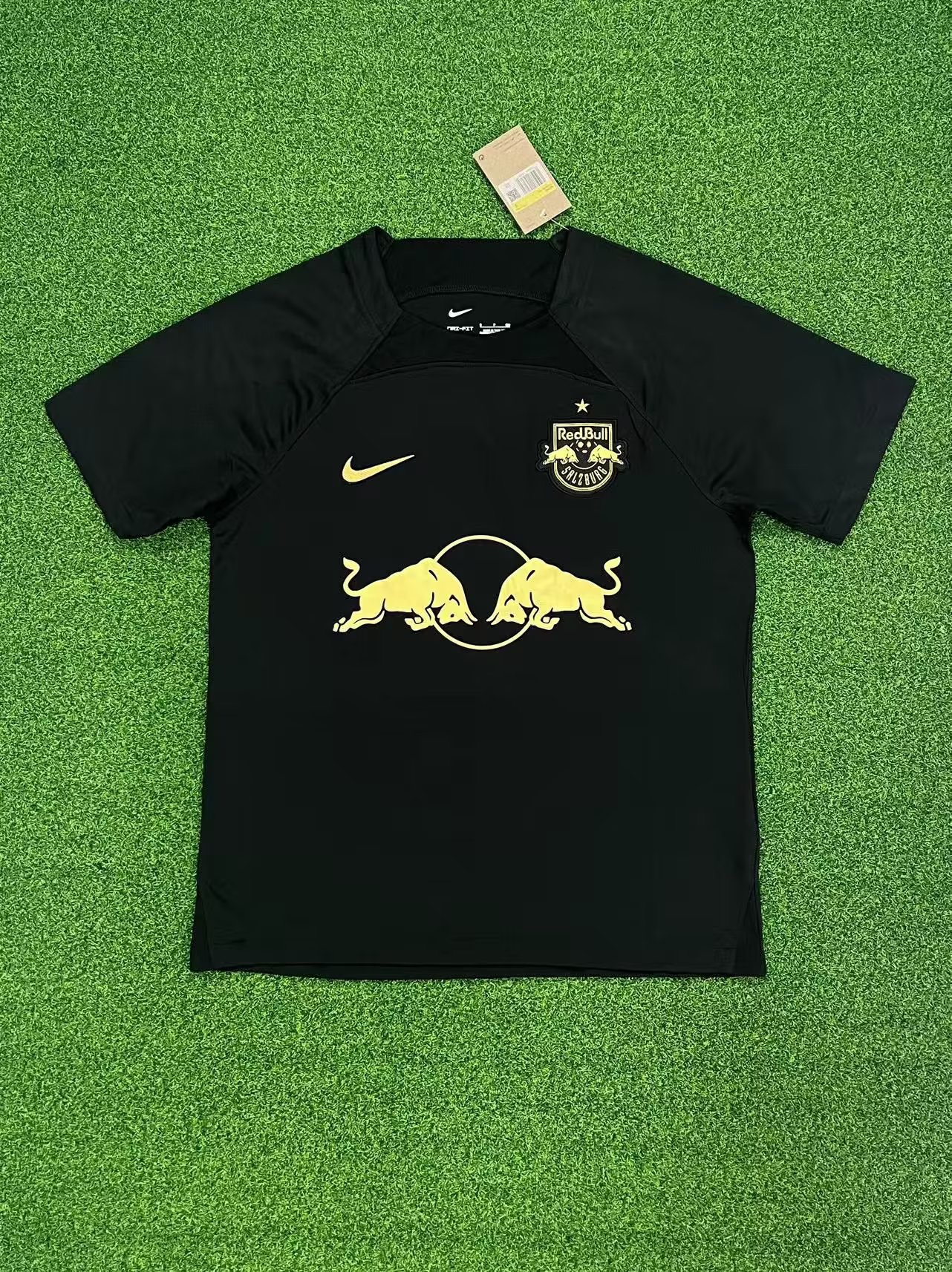 2425  FC Red Bull Salzburg Jersey..Player embroidery version