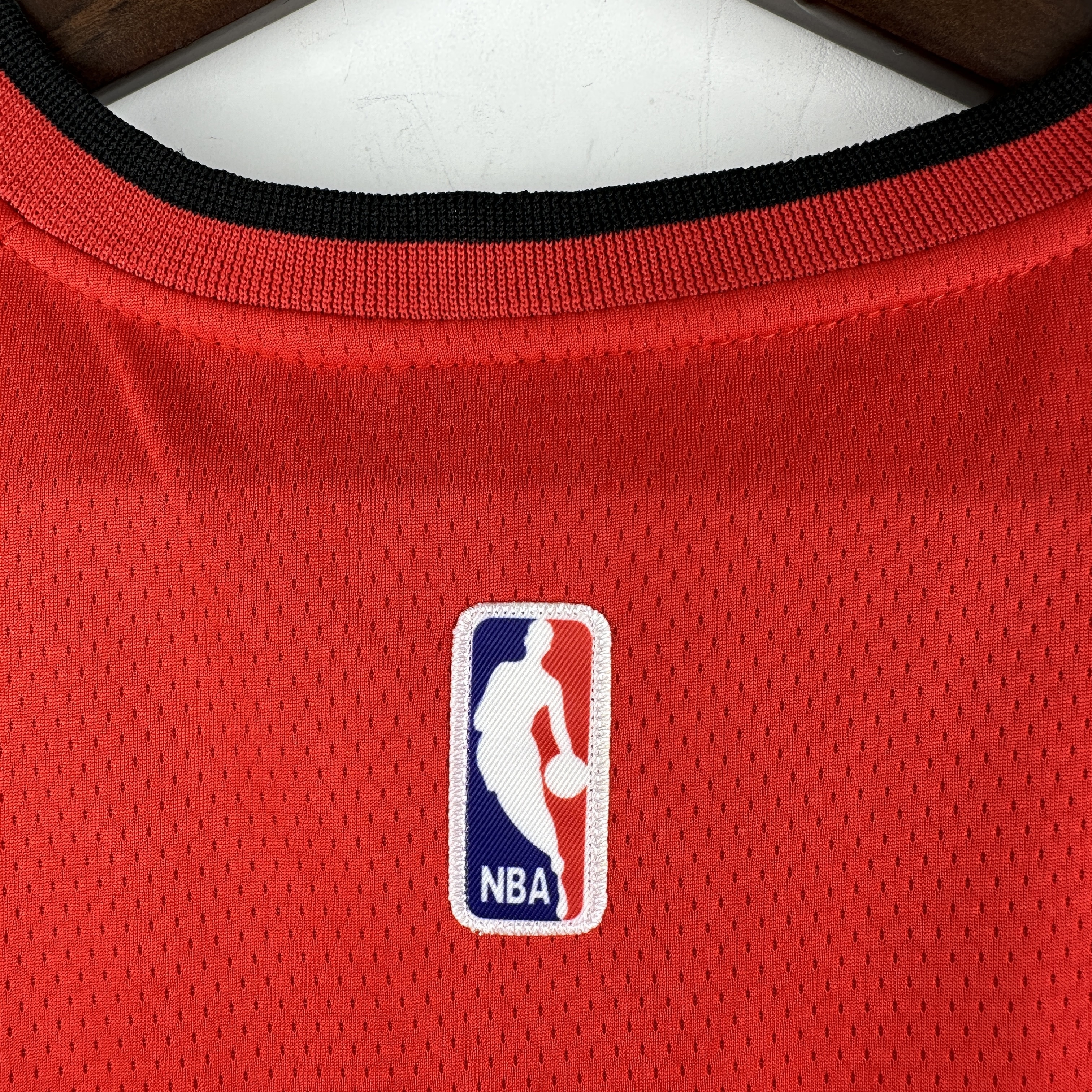 Embroidered Heat V-neck red No. 13 Adebayo