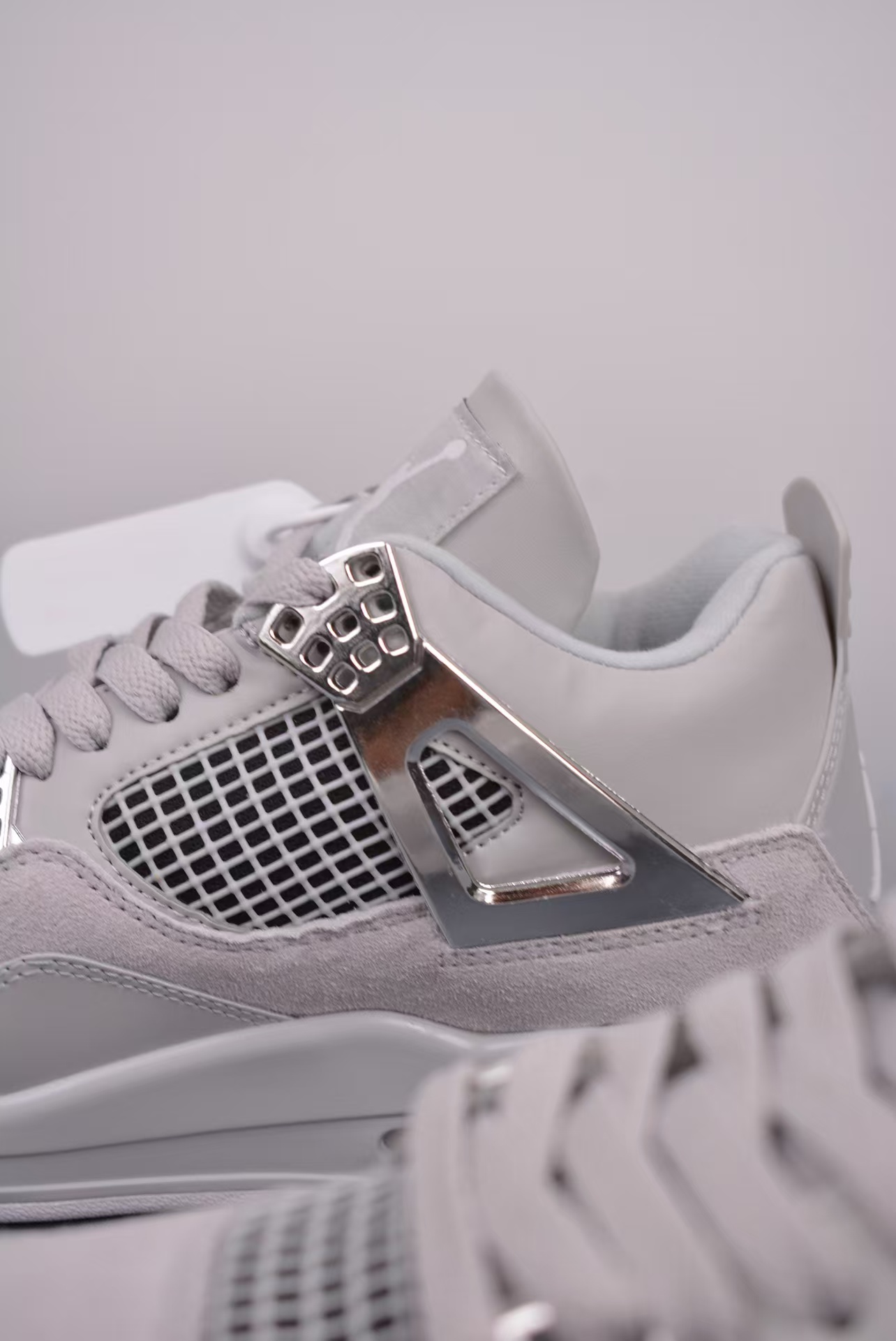 Air Jordan 4 Frozen Moments