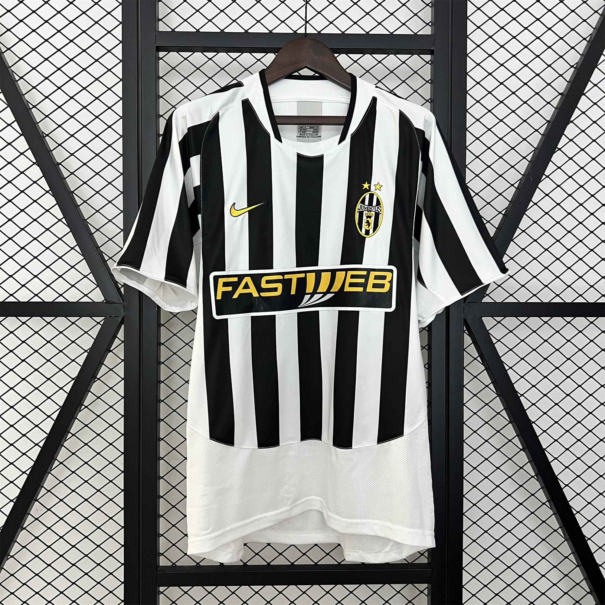 Retro Juventus 2003-04 Home Jersey
