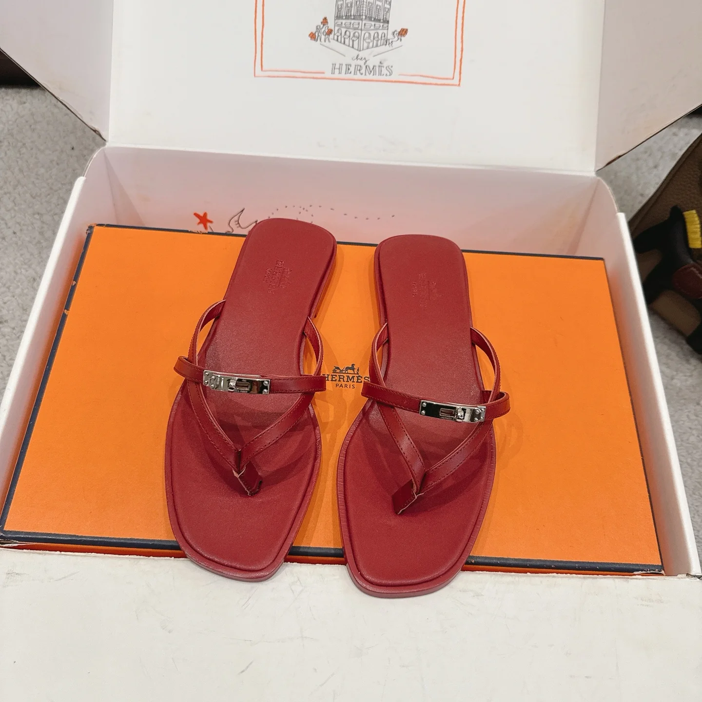 Stylish and versatile sandals