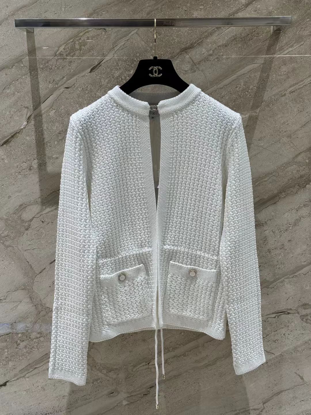 26C White knitted cardigan