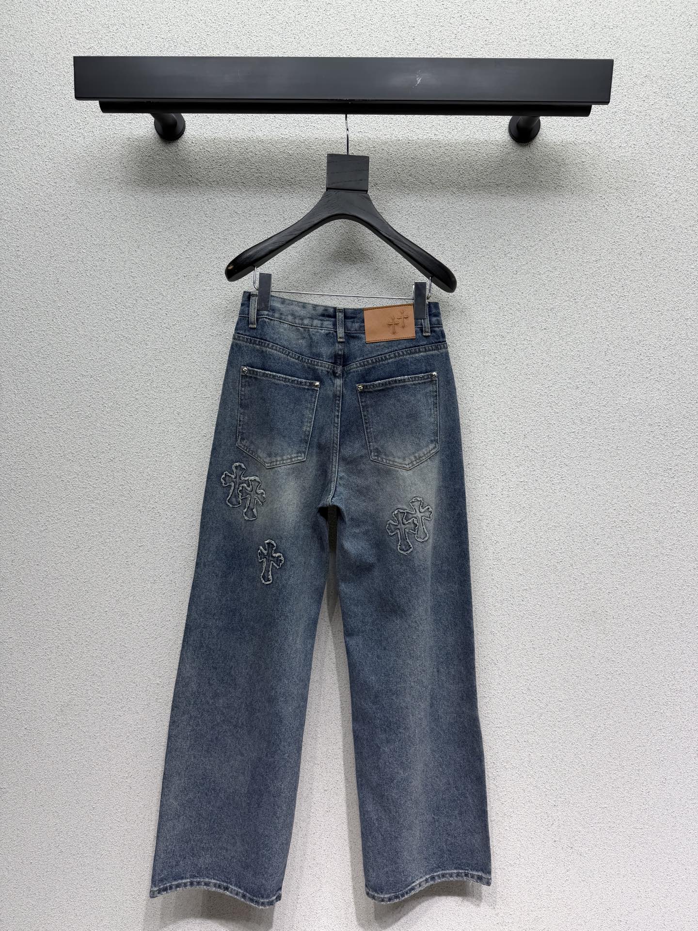 26NEW Heavy-duty Appliqué Embroidered Cross Straight-Leg Jeans