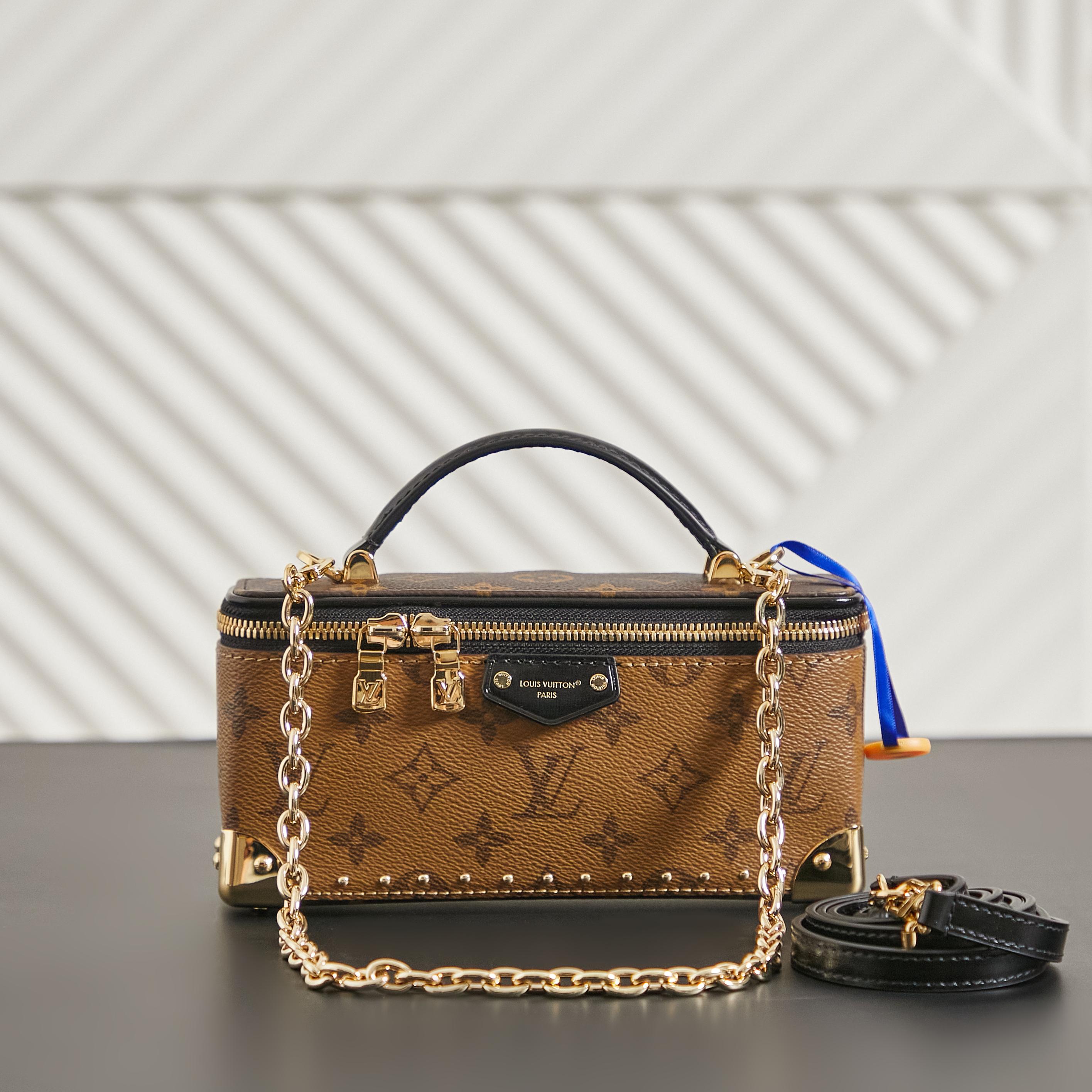 [15A] LV Vanity Pouch Trunk