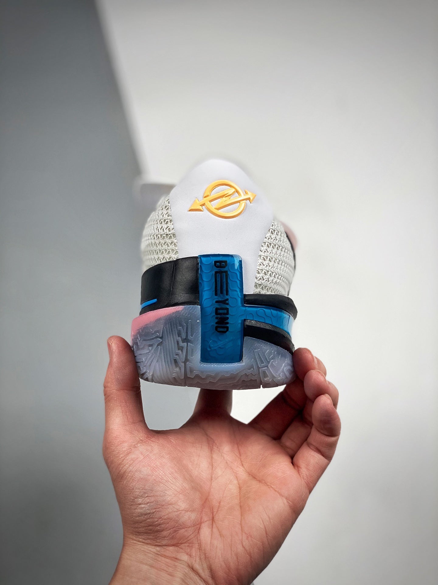 GT CUT White Black Laser Blue