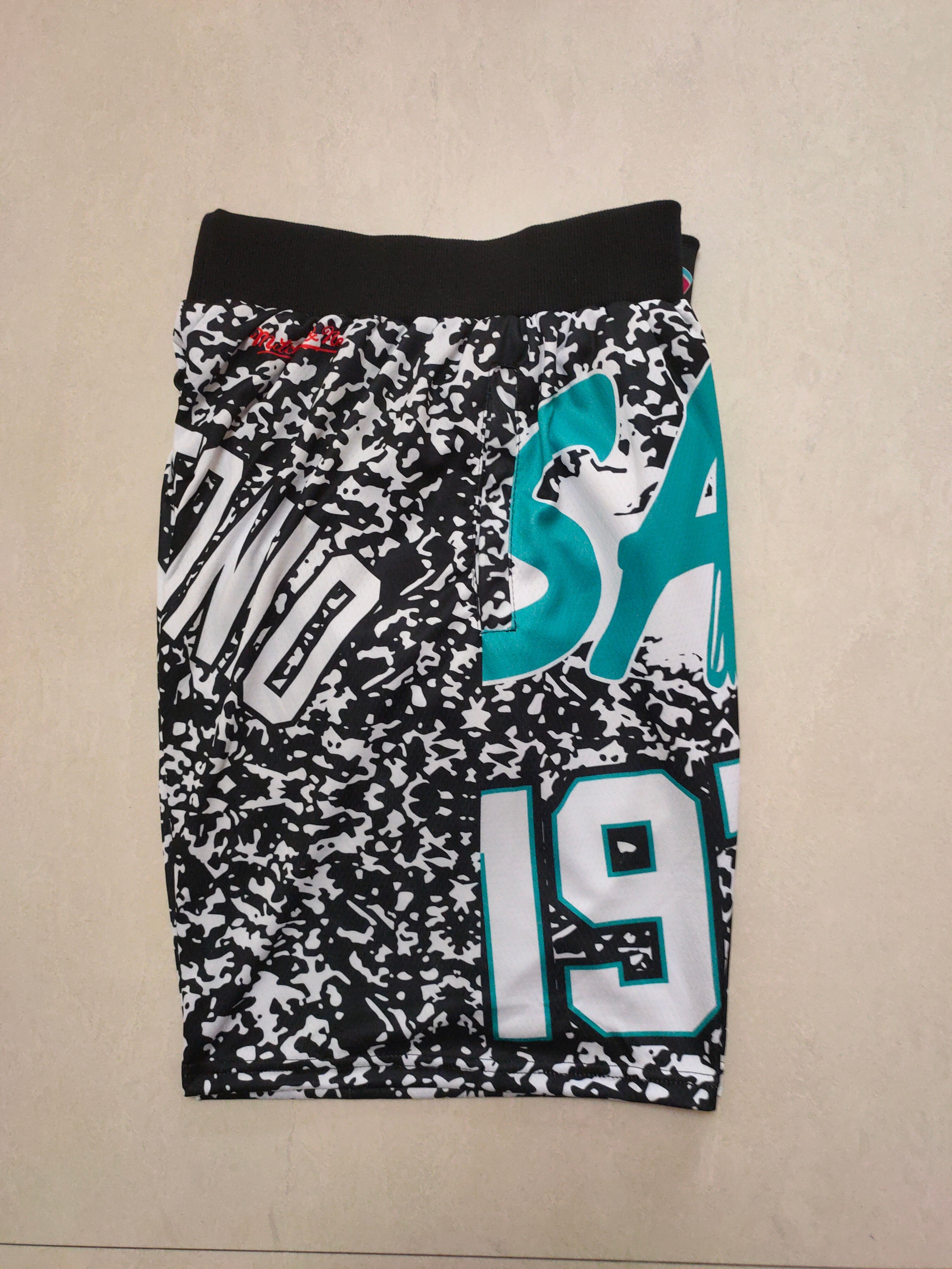 San Antonio Spurs MitchellNessMN team logo basketball sports shorts
