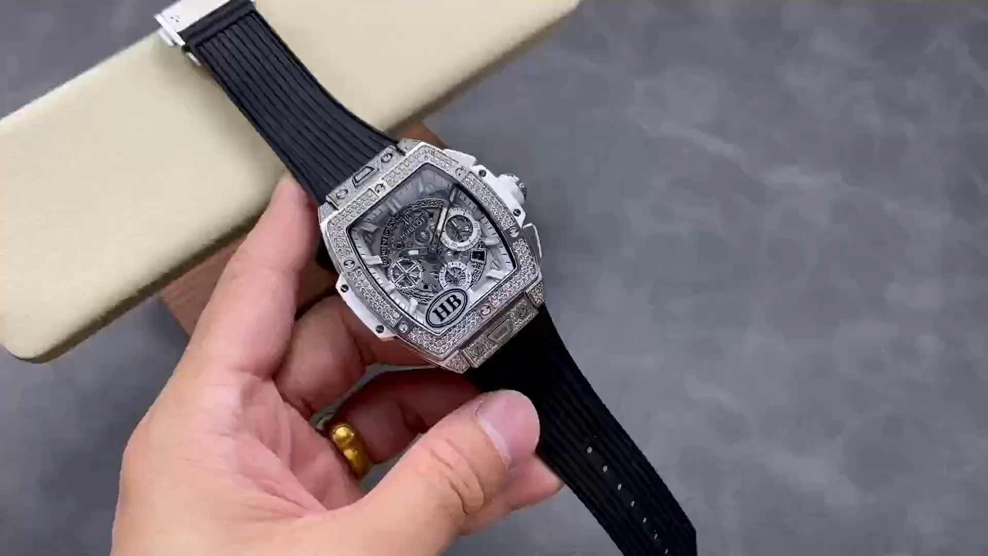 【Super Clone】Hublot Spirit of Big Bang Titanium Pavé 42 mm 642.NX.0170.RX.1704