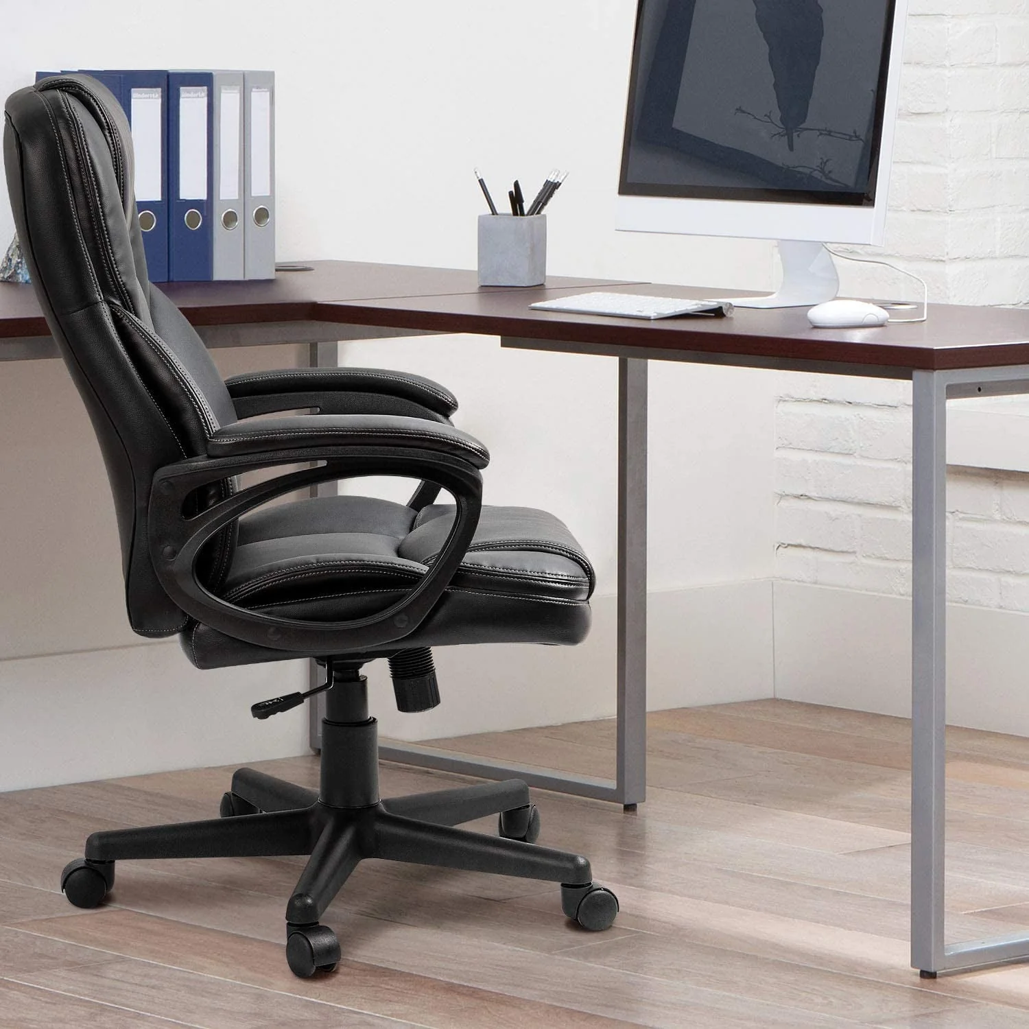 Vineego High Back PU Leather Executive Office Desk Chair Adjustable Business Manager’s Chair Ergonomic swivel Computer Chair with Lumbar Support and Armrest, Black