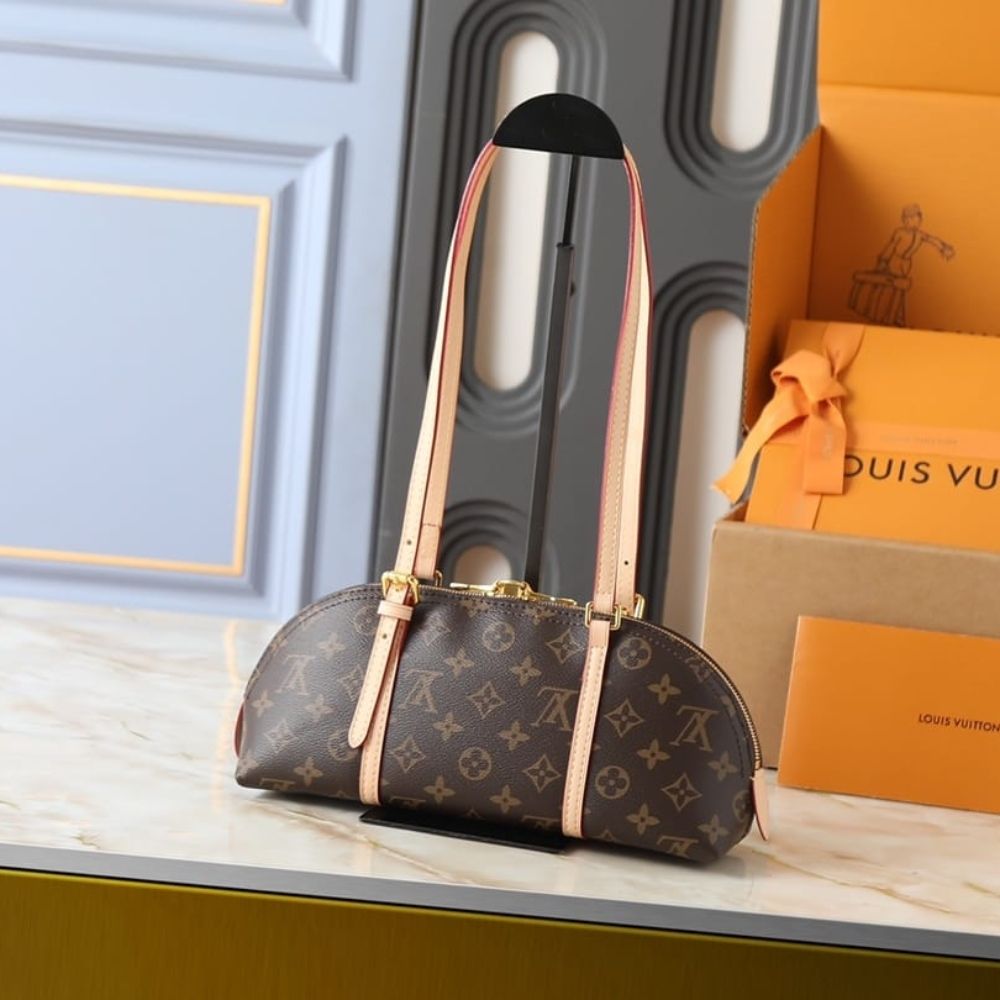 Louis Vuitton Squire East West Monogram M28953 11.4 Inches