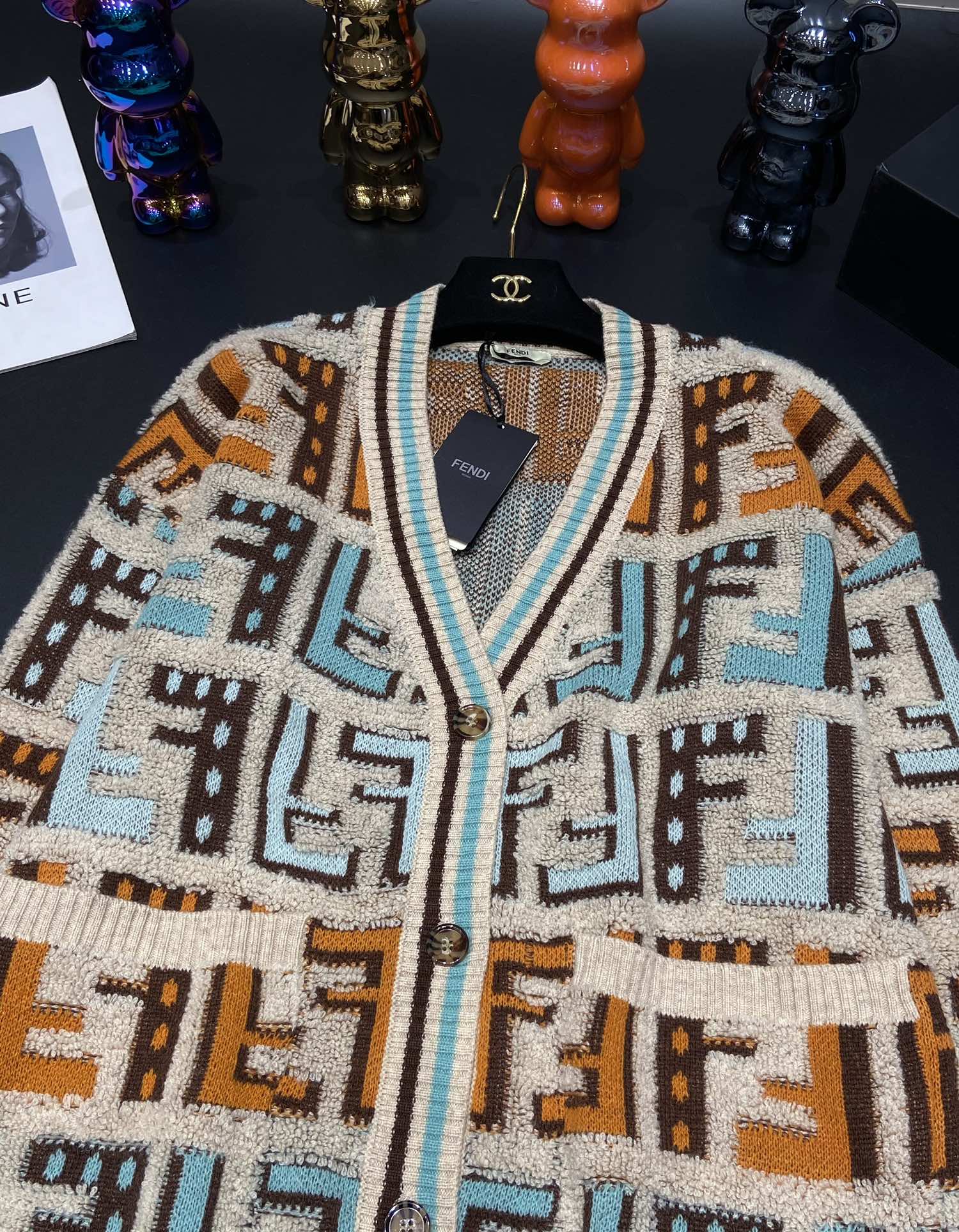 Colorful letter jacquard knit V-neck cardigan