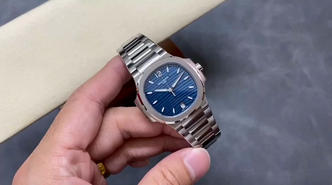 【Super Clone】Patek Philippe Ladies Nautilus Blue Dial and Grey Dial 7118 1A 001 35.2mm