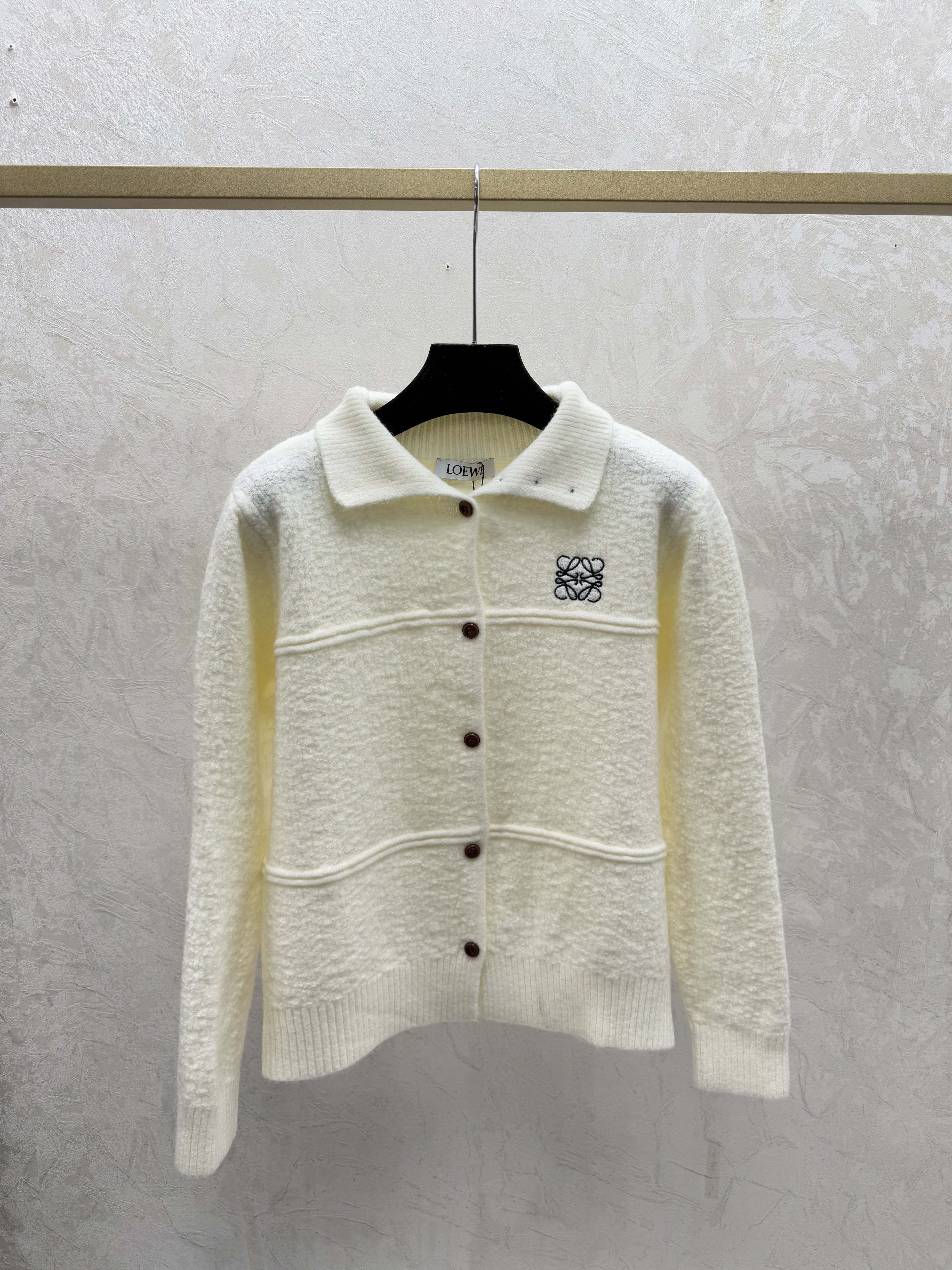 Solid color collared knit long-sleeved cardigan