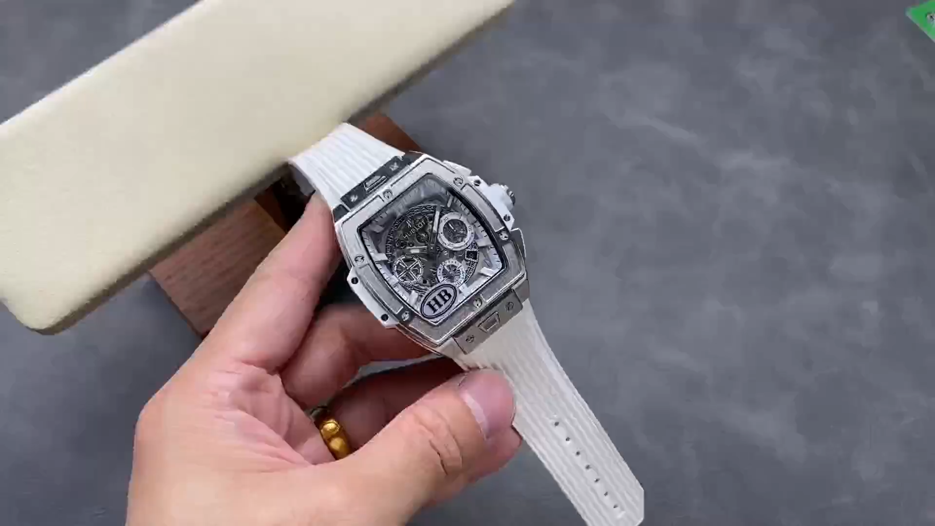 【Super Clone】Hublot Spirit Of Big Bang Titanium White Diamonds 42mm 642.NE.2010.RW