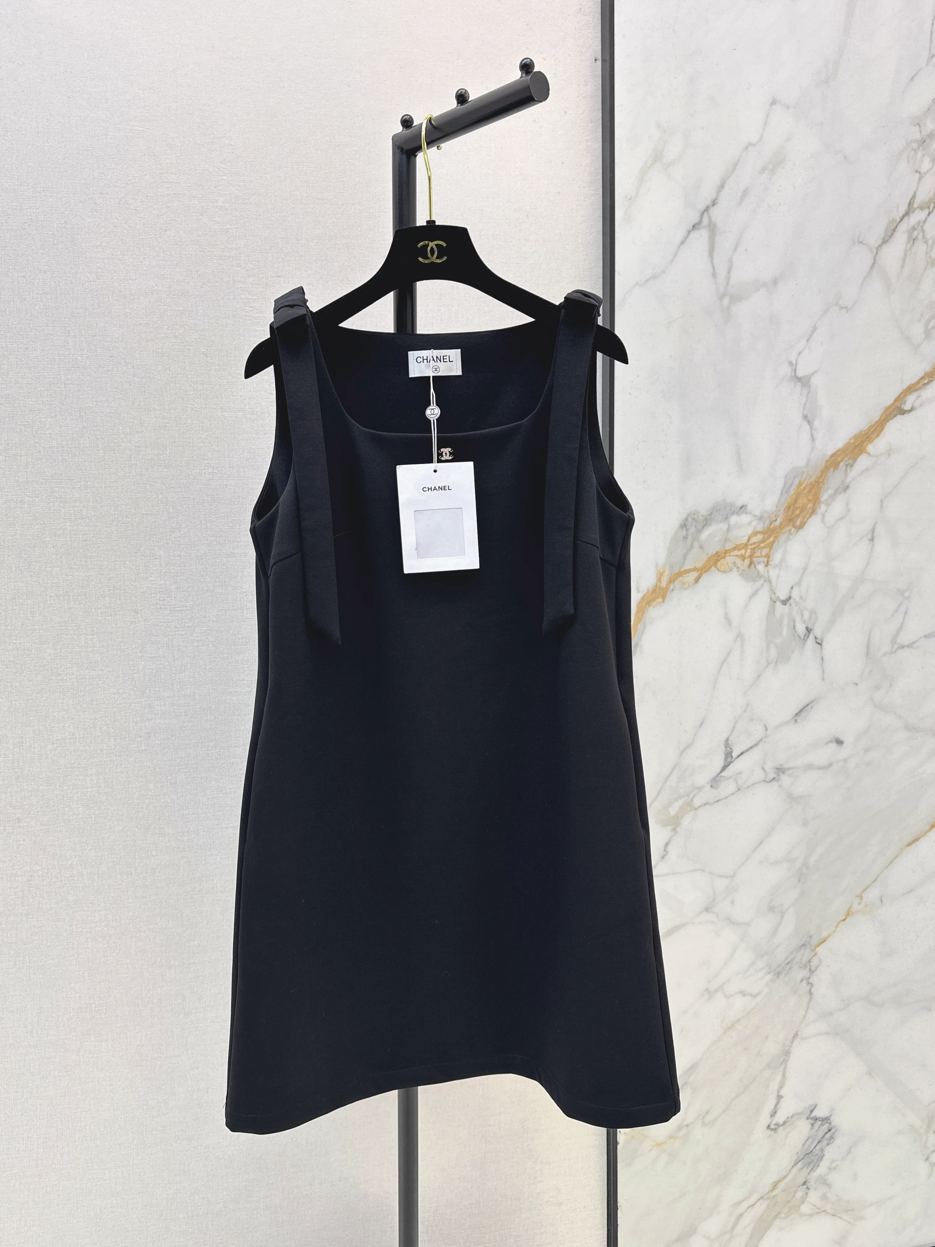 26SS Latest Spring/Summer Style: Sleeveless Dress with Bow-Adorned Shoulder Straps