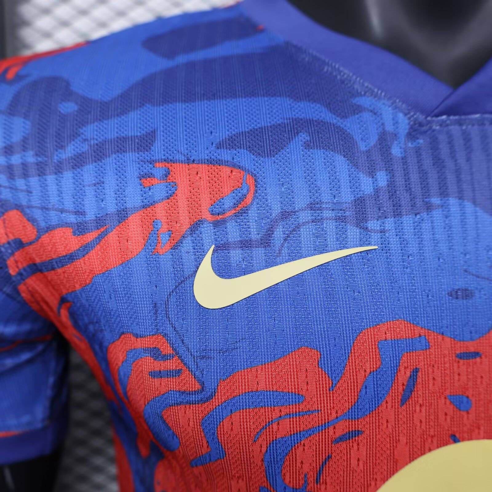 2025/2026 Player Version Barcelona Special Edition Red Blue Football Shirt 1:1 Thai Quality