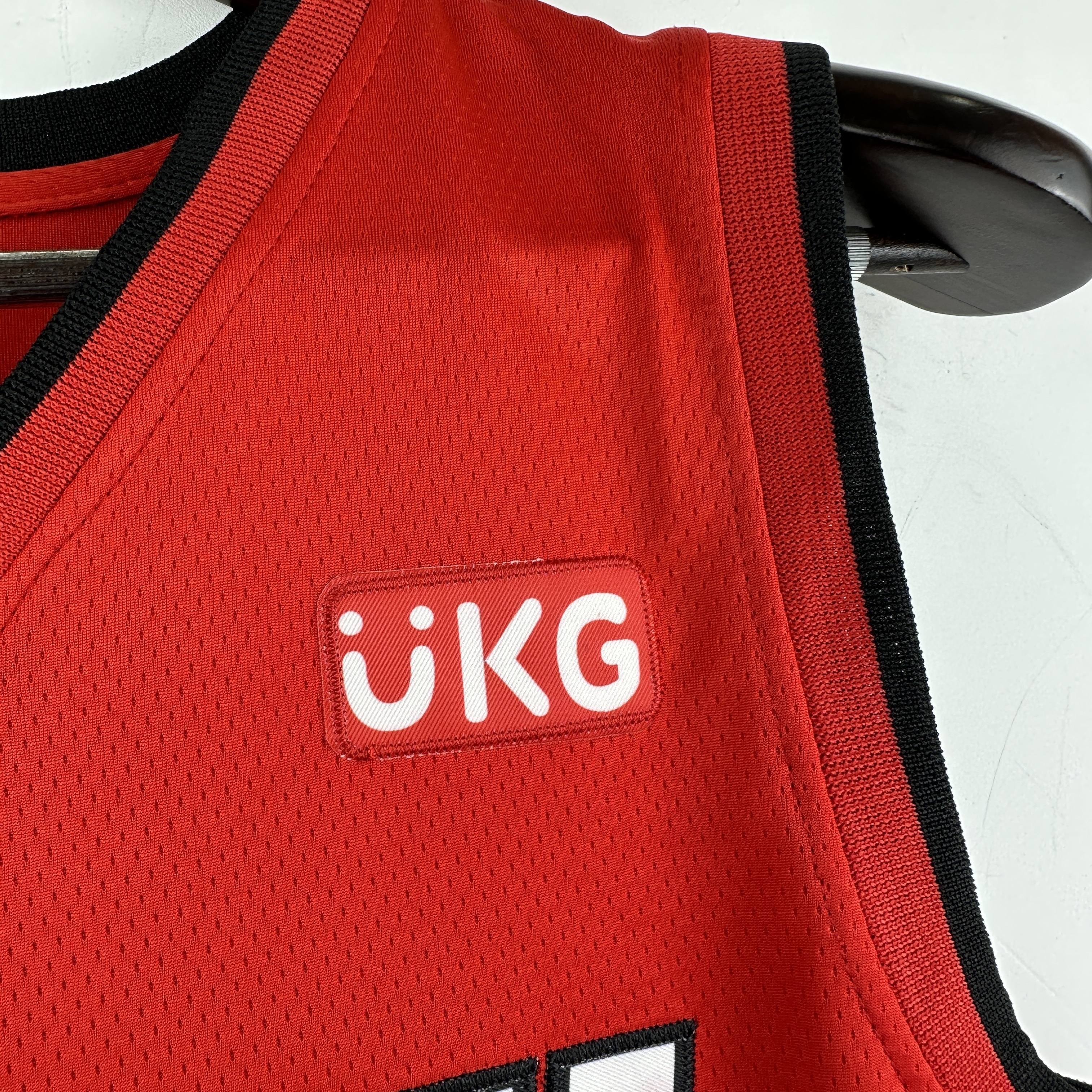 Embroidered Heat V-neck red No. 13 Adebayo