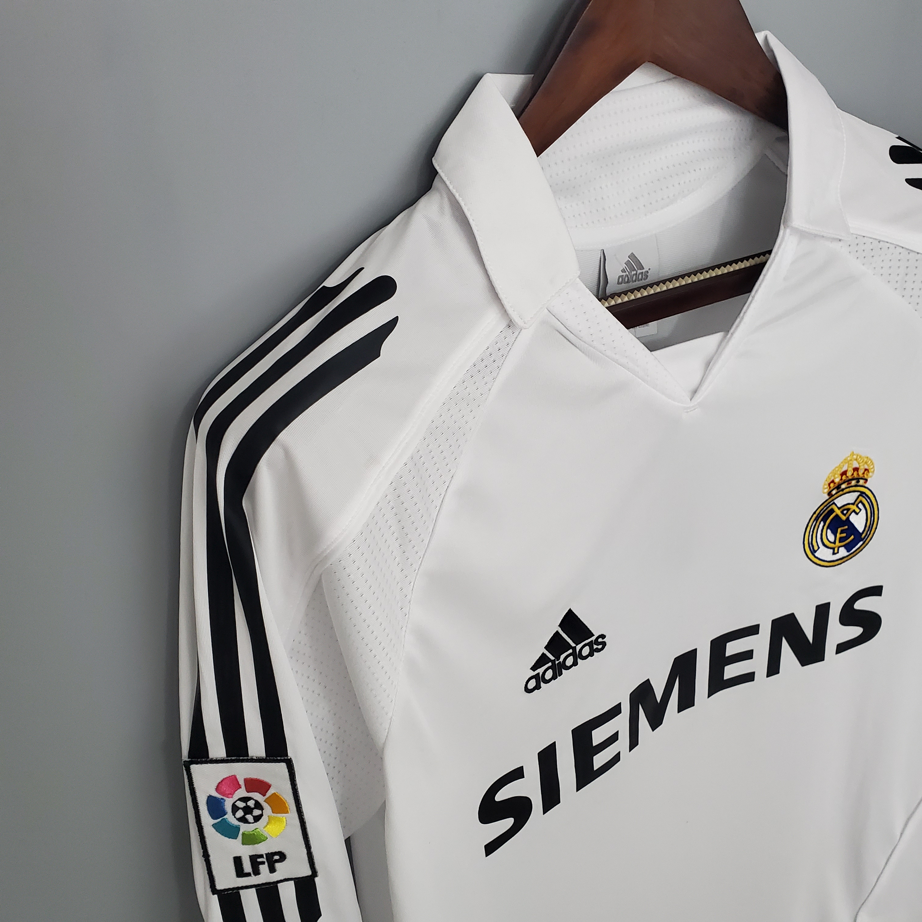 2005/2006 Retro Real Madrid home long sleeves