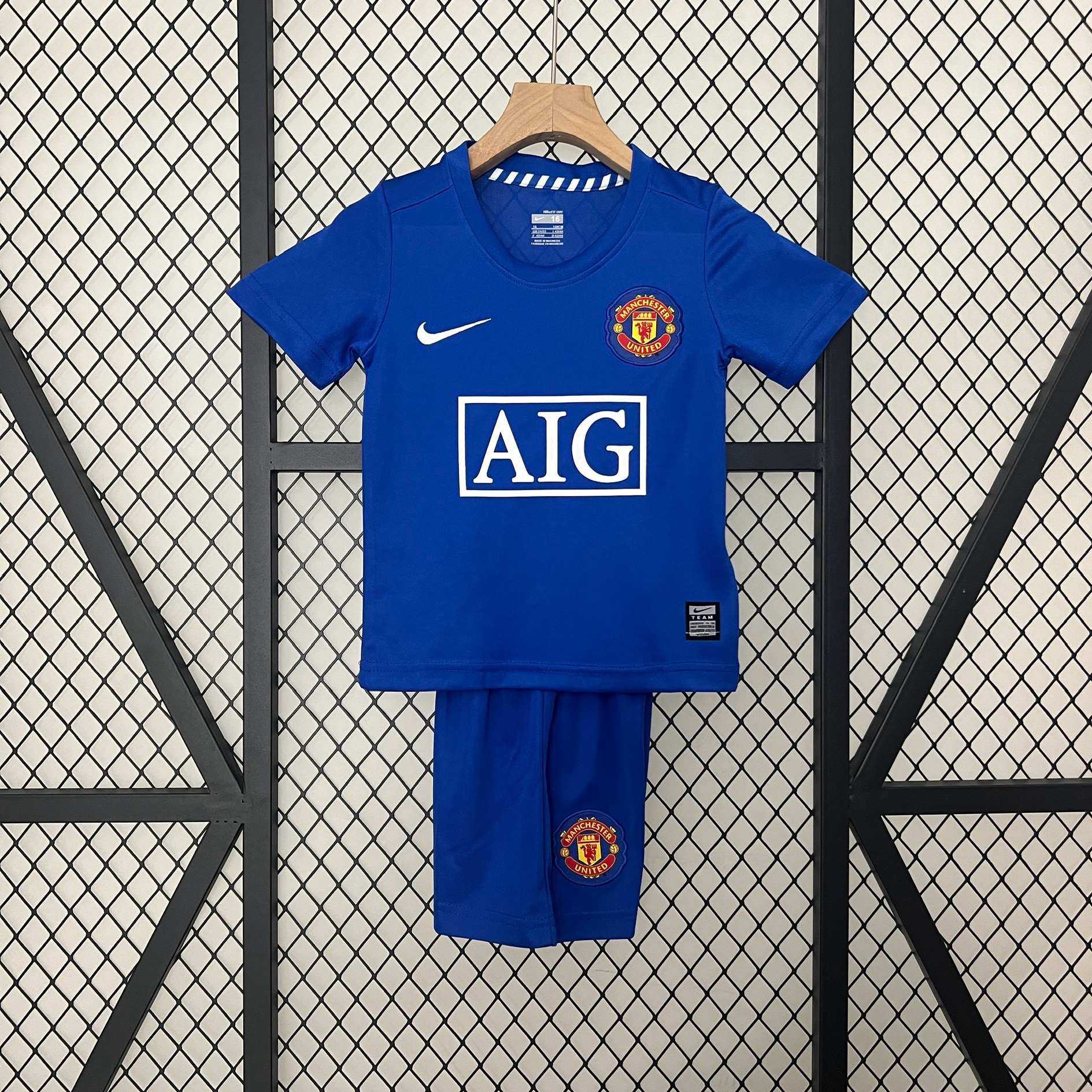 Retro Manchester United 2008-09 Third Kids Kit