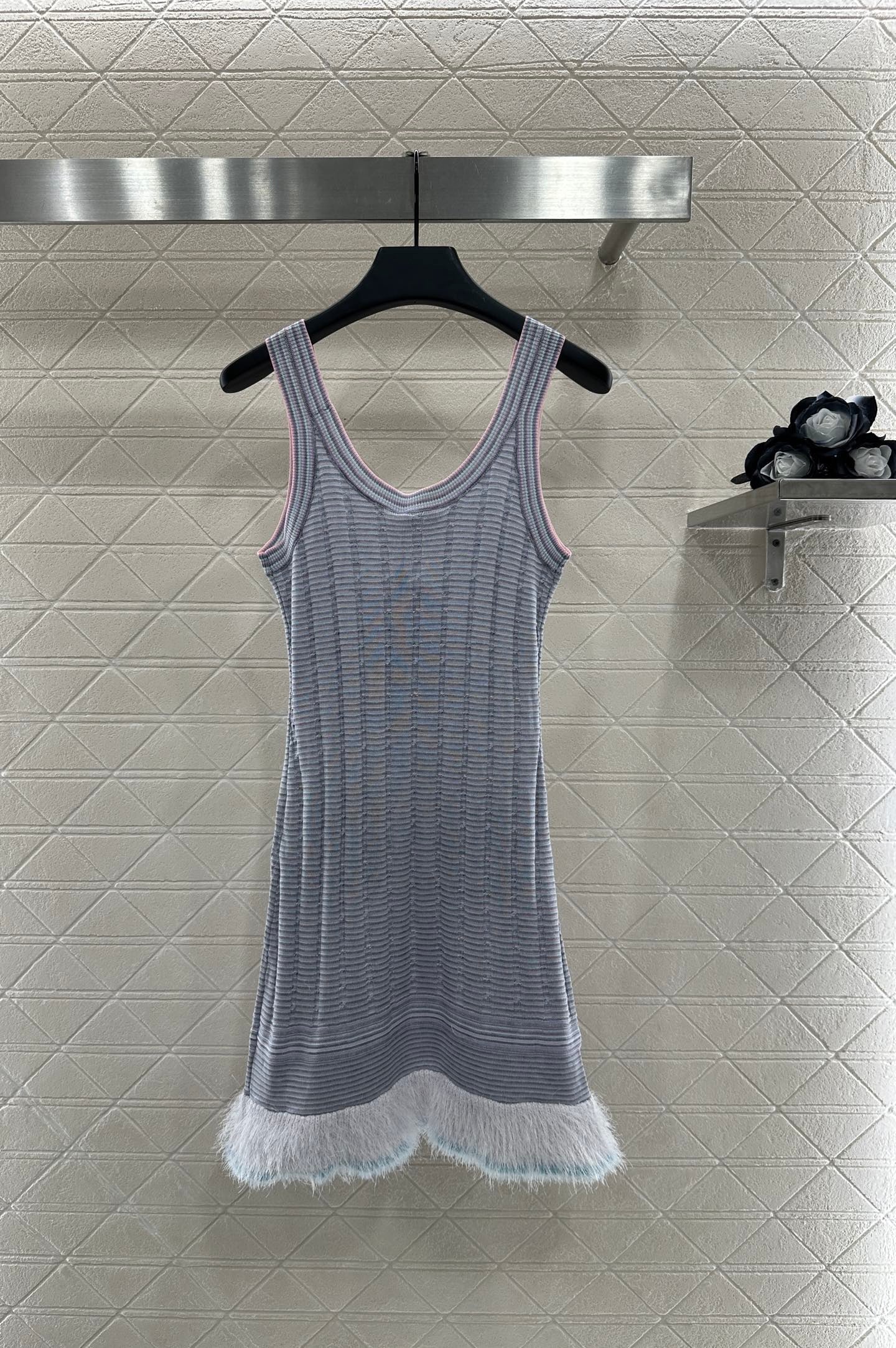 Contrast color knitted vest dress with flowing beard