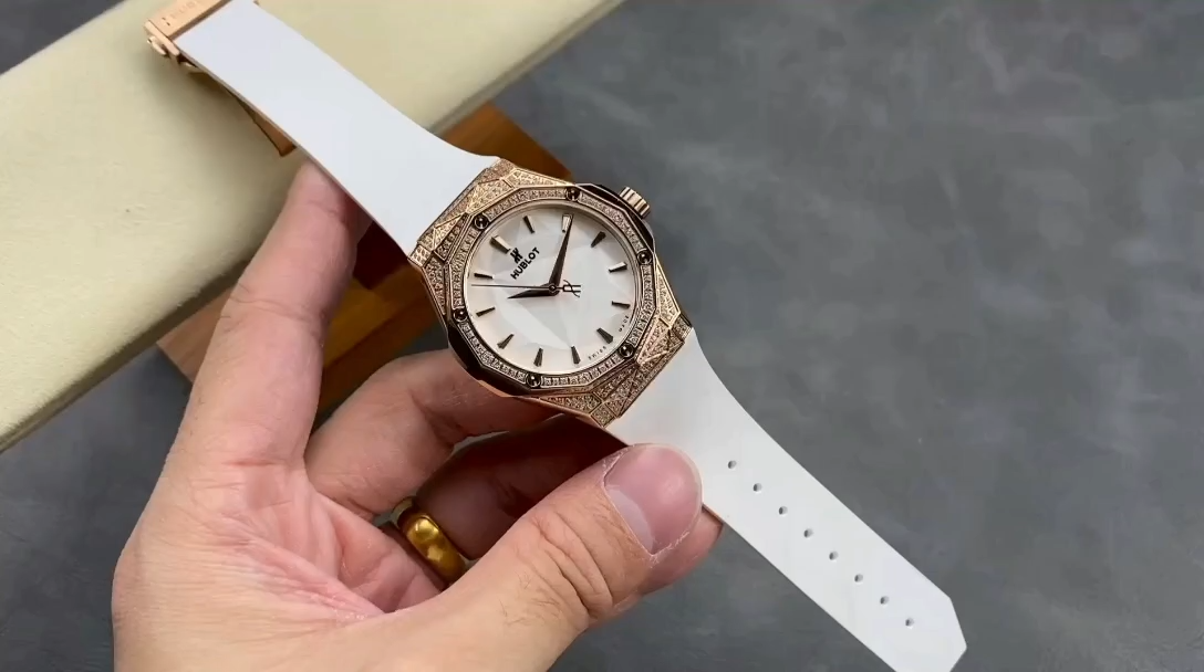 【Super Clone】Hublot Classic Fusion 550.OS.2200.RW.1604.ORL20 40mm