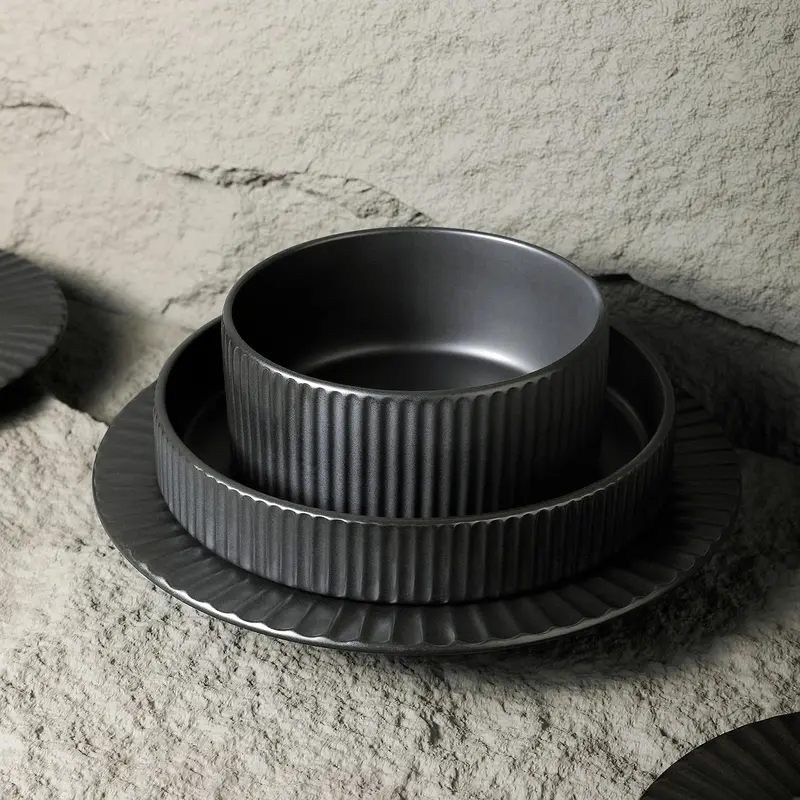 16-Piece Lusso Black Stoneware Dinnerware Set for 4