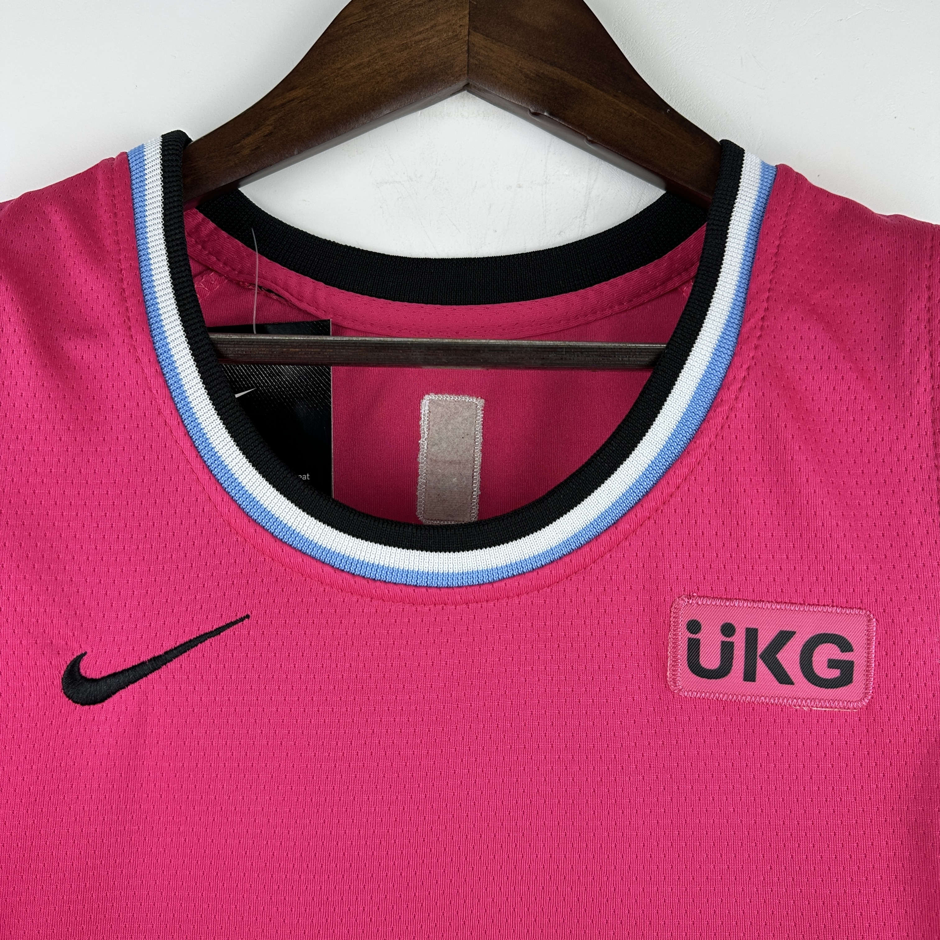 Embroidered Heat Crew Neck Pink No. 22 Butler