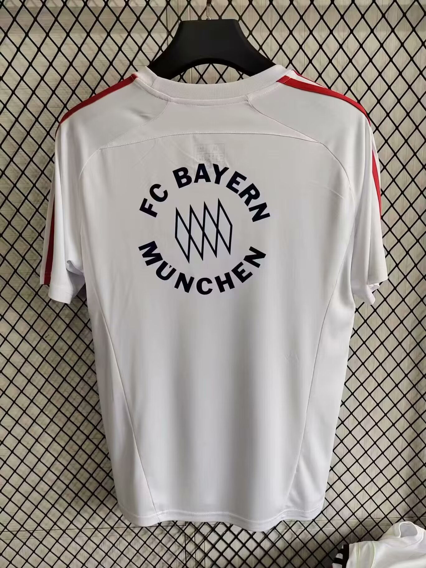 2025-26 Bayern T-Shirt White - Jersey - Fan Edition