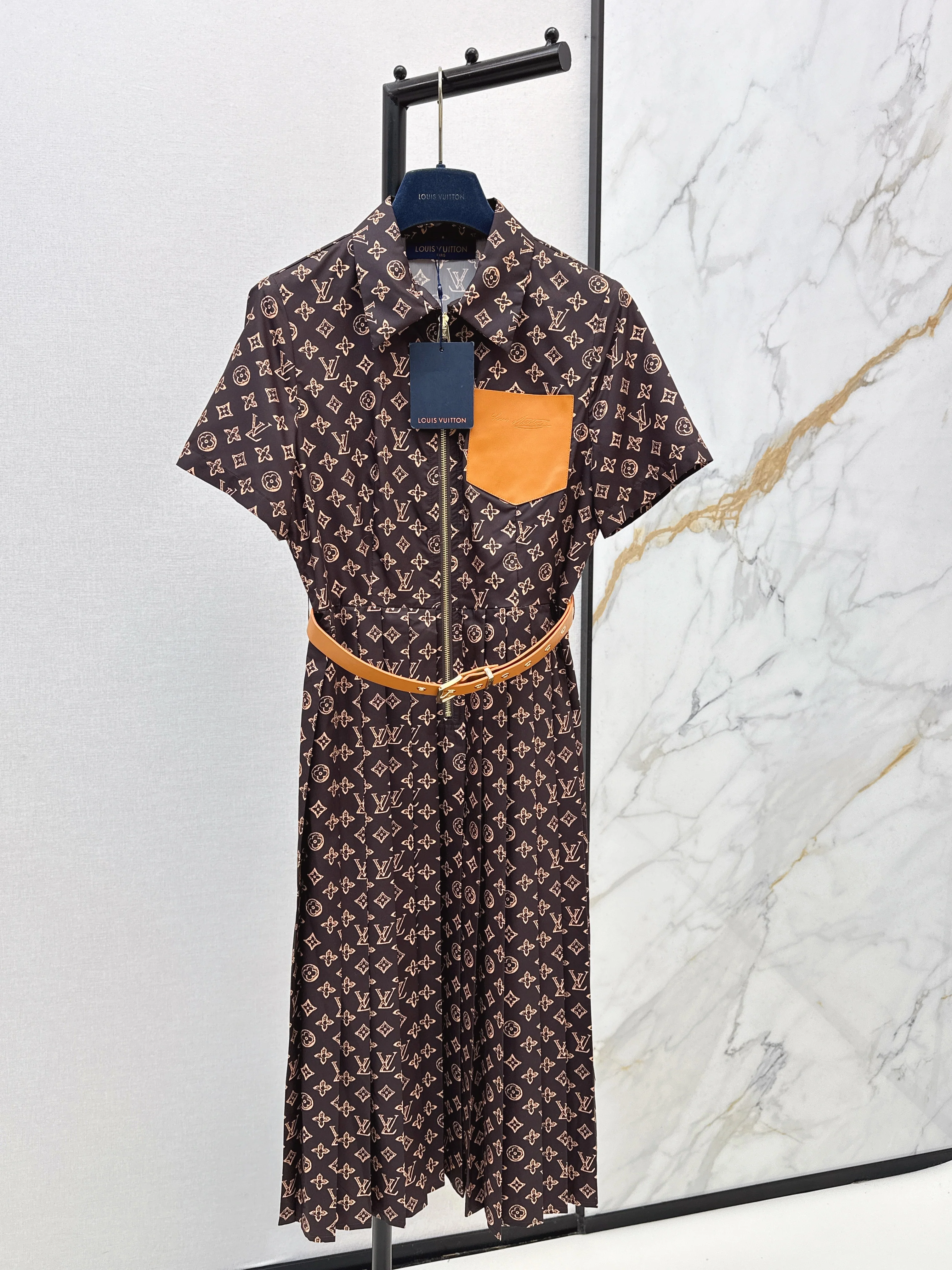 26NEW Printed Long Pleated Dress