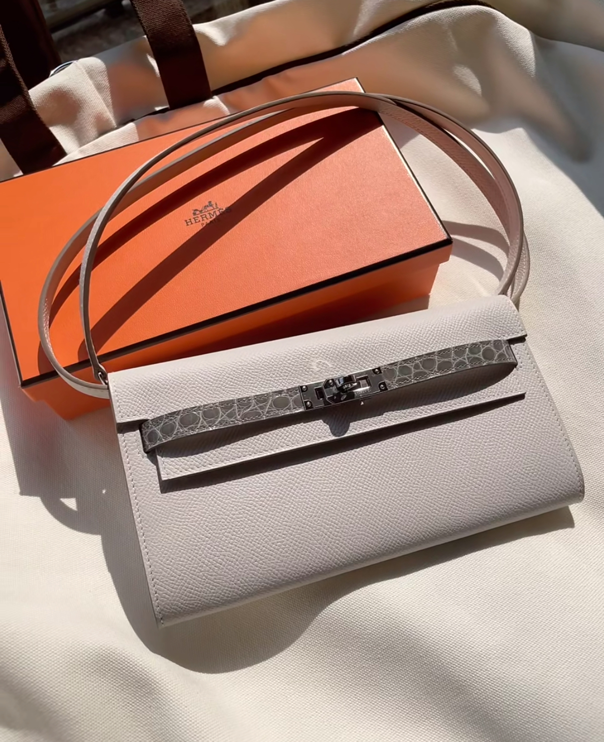 Hermès Kelly cut shiny crocodile leather