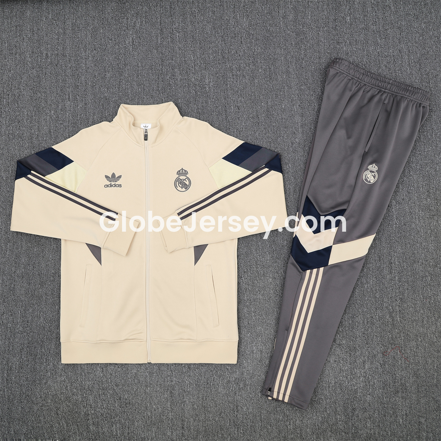 Real Madrid 25-26 Throwback Jacket Training Tracksuit - Off-white Jackets & Grey Pants