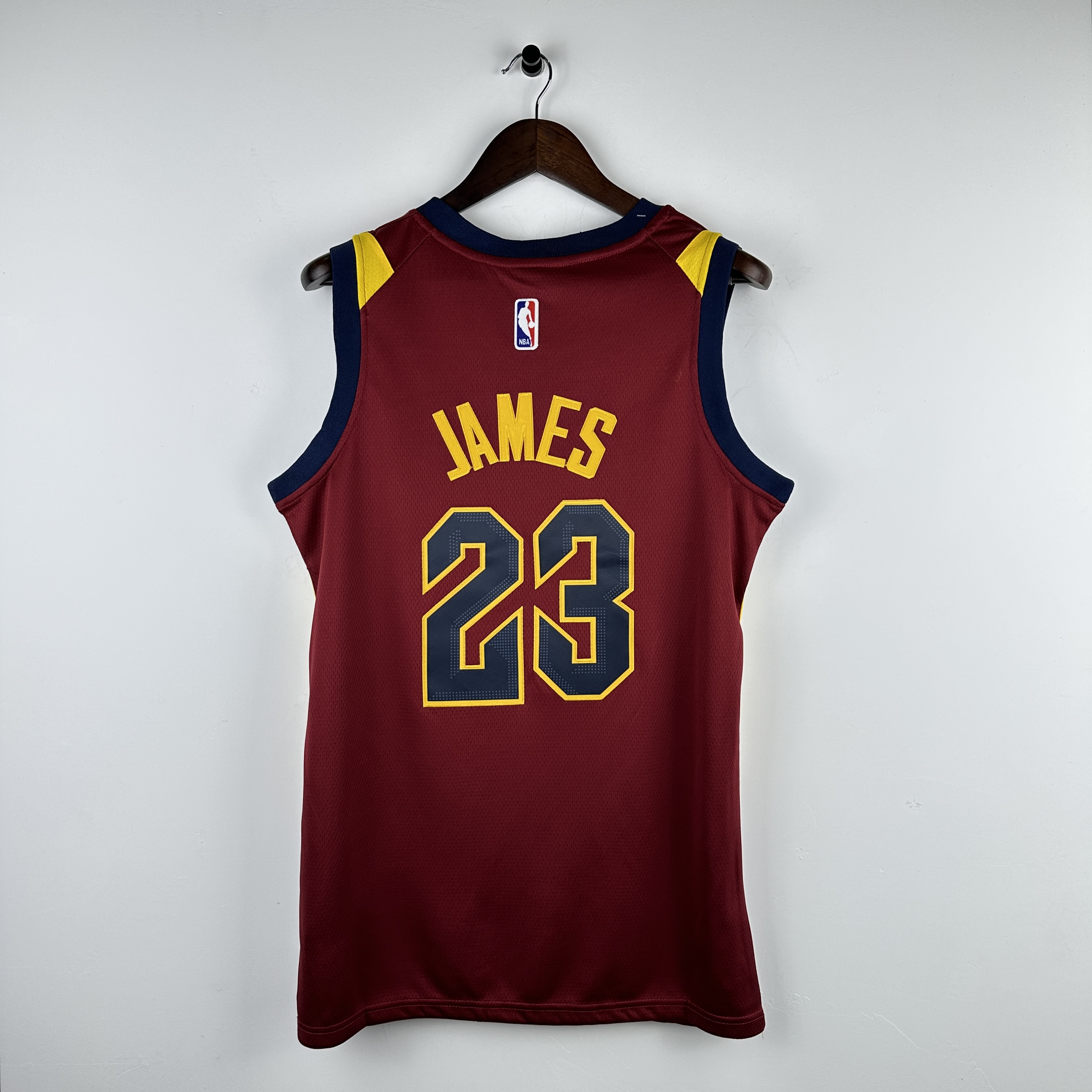 Embroidery Cavaliers Burgundy No. 23 James