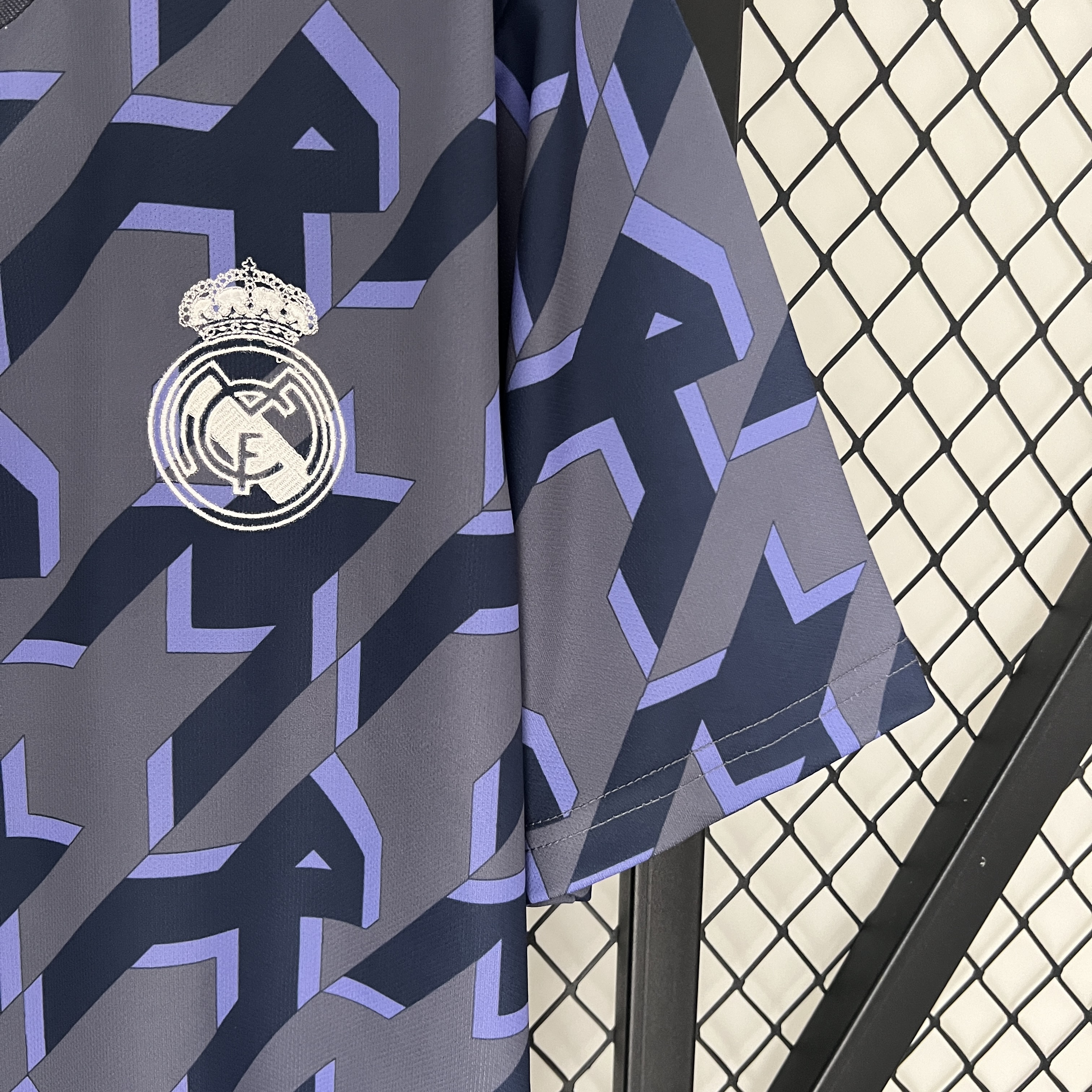 2023/24 Real Madrid Gray Training Wear Football Shirt - Fans Edition
