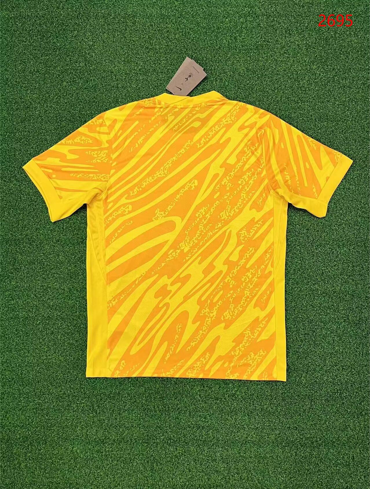 2024/25 Tottenham Hotspur goalkeeper jersey - fans edition