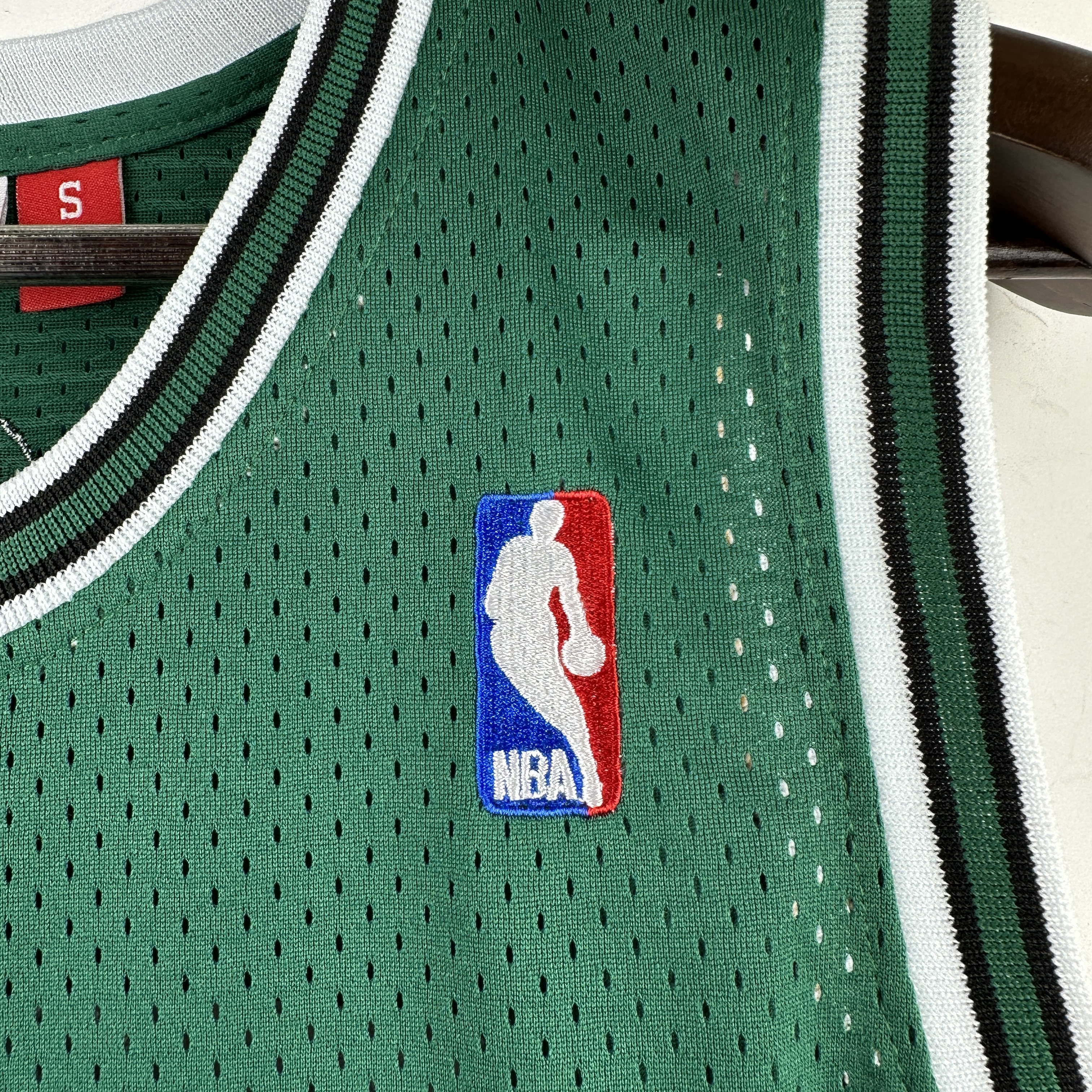 Embroidered MN Retro Jersey Bulls 08/09 Season Green No. 1 Rose