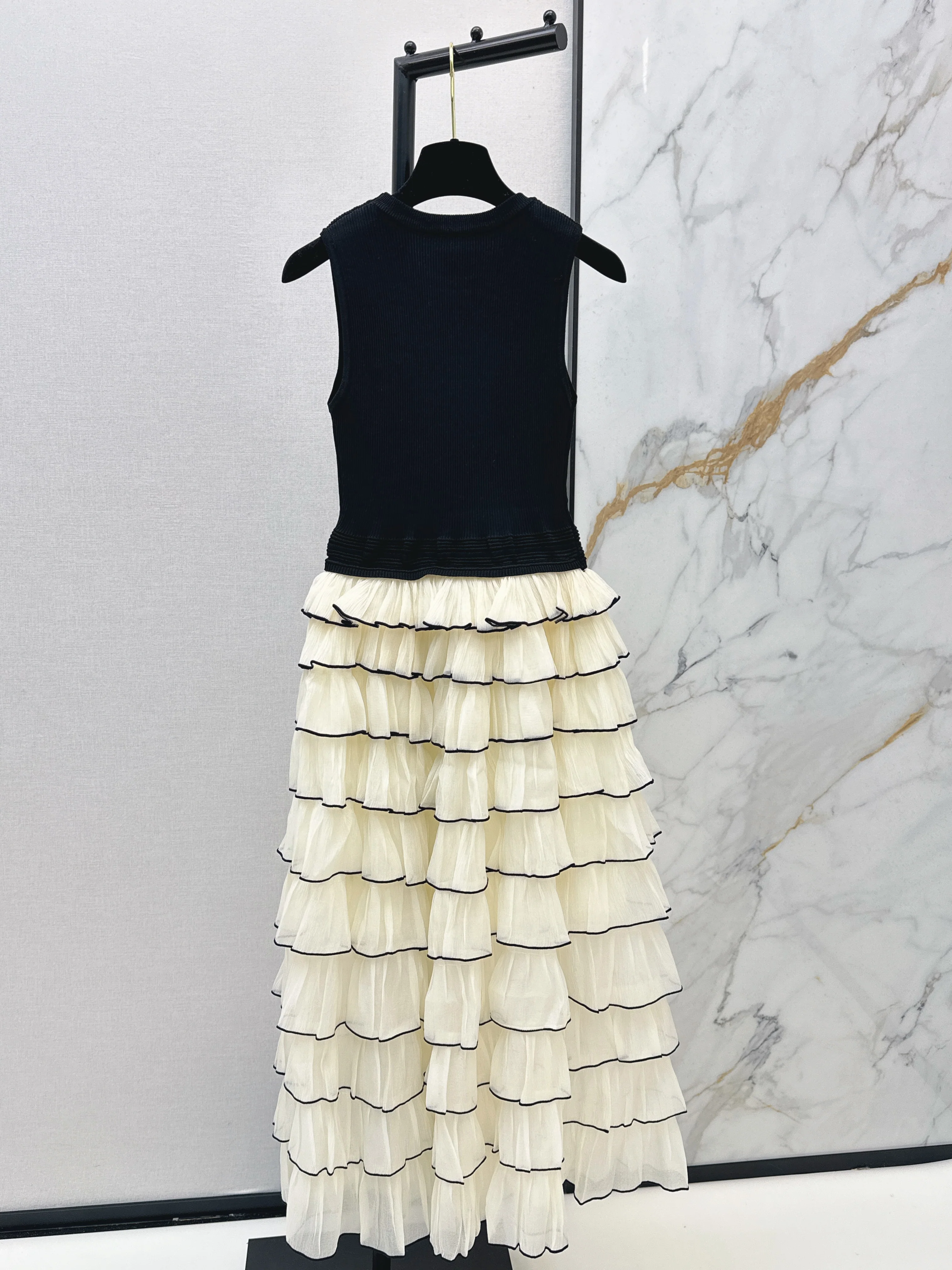 26SS Sweetheart Ballet-Style Dress with Paneled Design