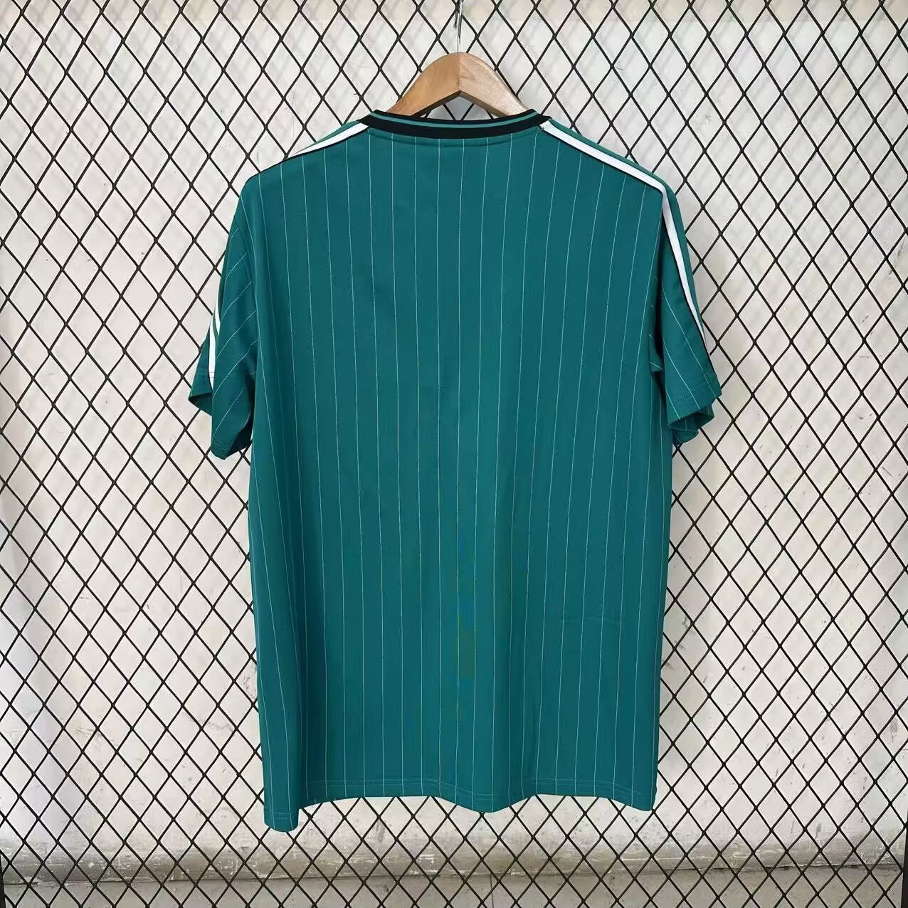 2025-26 Liverpool Retro Green Jersey - Fan Edition