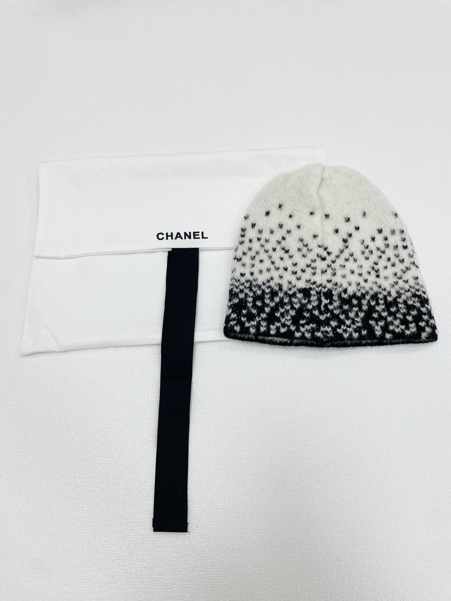 Snowflake-decorated hat