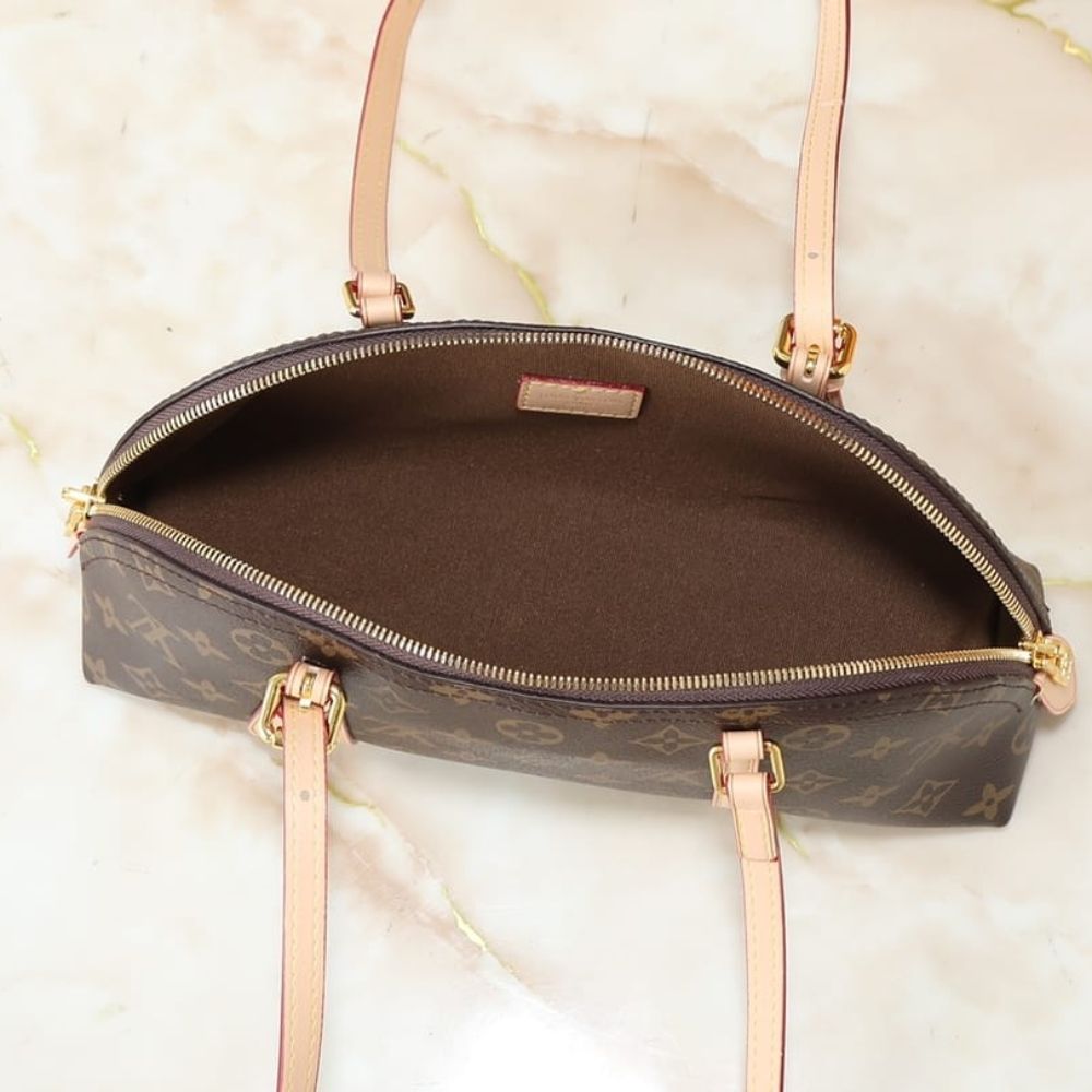 Louis Vuitton Squire East West Monogram M28953 11.4 Inches