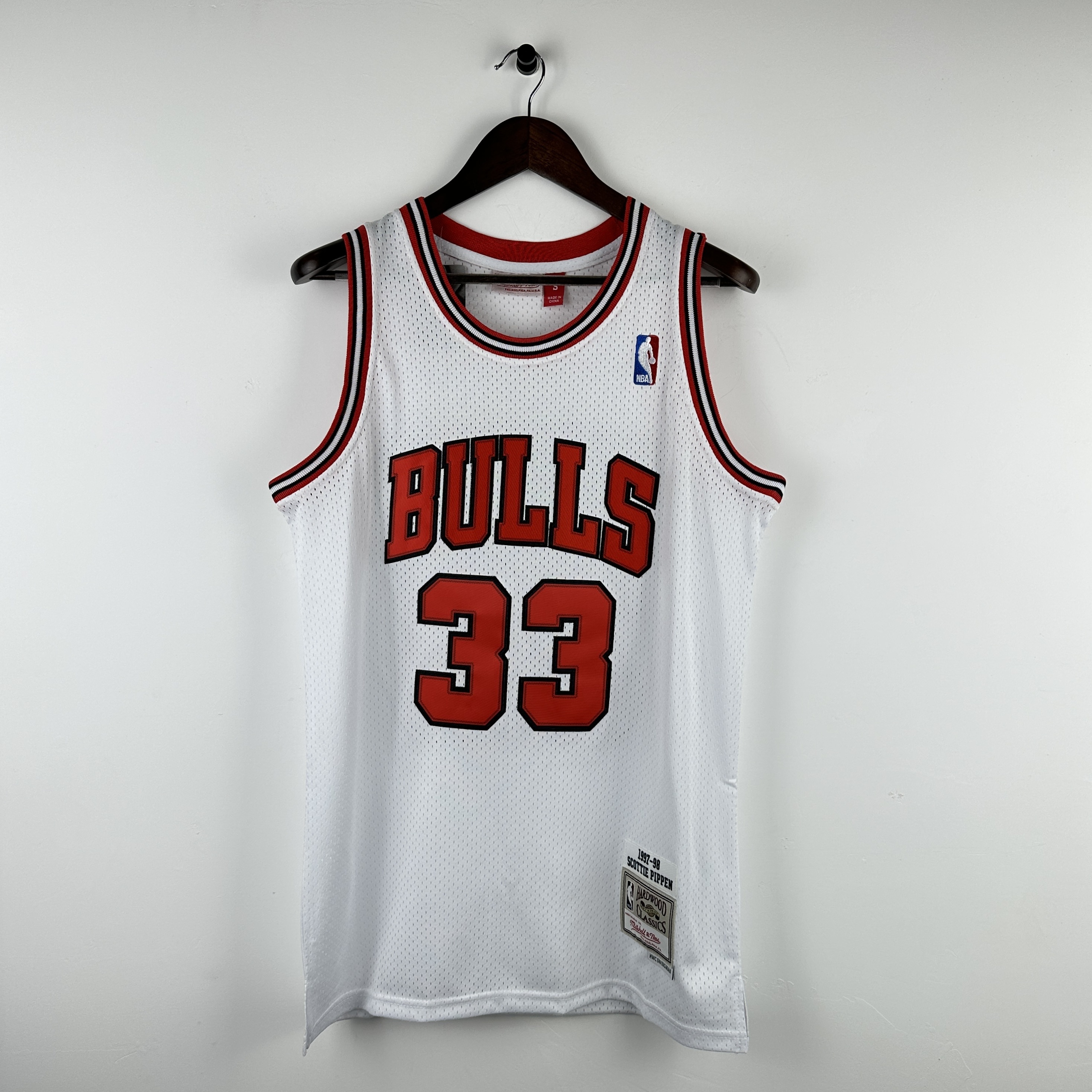 Embroidered MN retro jersey, Chicago Bulls 97/98 season, white, No. 33, Scottie Pippen