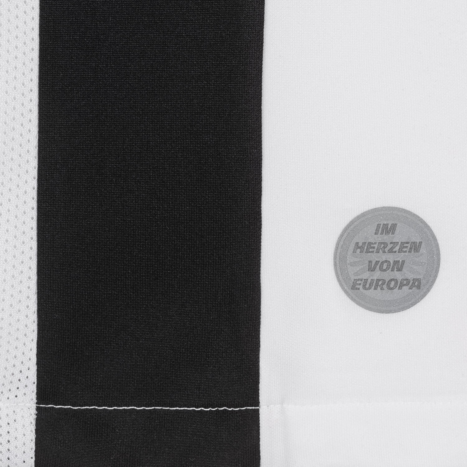 Eintracht Frankfurt 2024-25 Home Kit