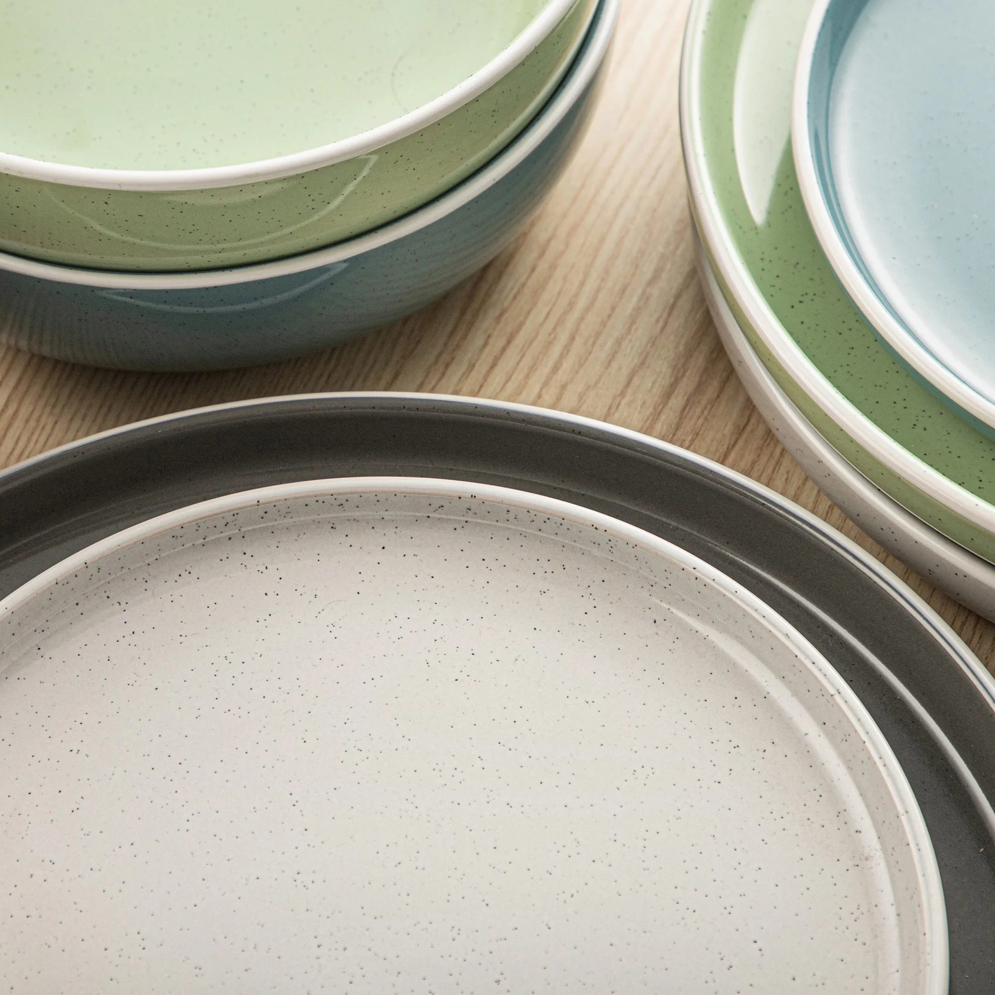 Vancasso, 32-Piece Stoneware Dinnerware Sets, Light Grey Dinner Set, Service for 8