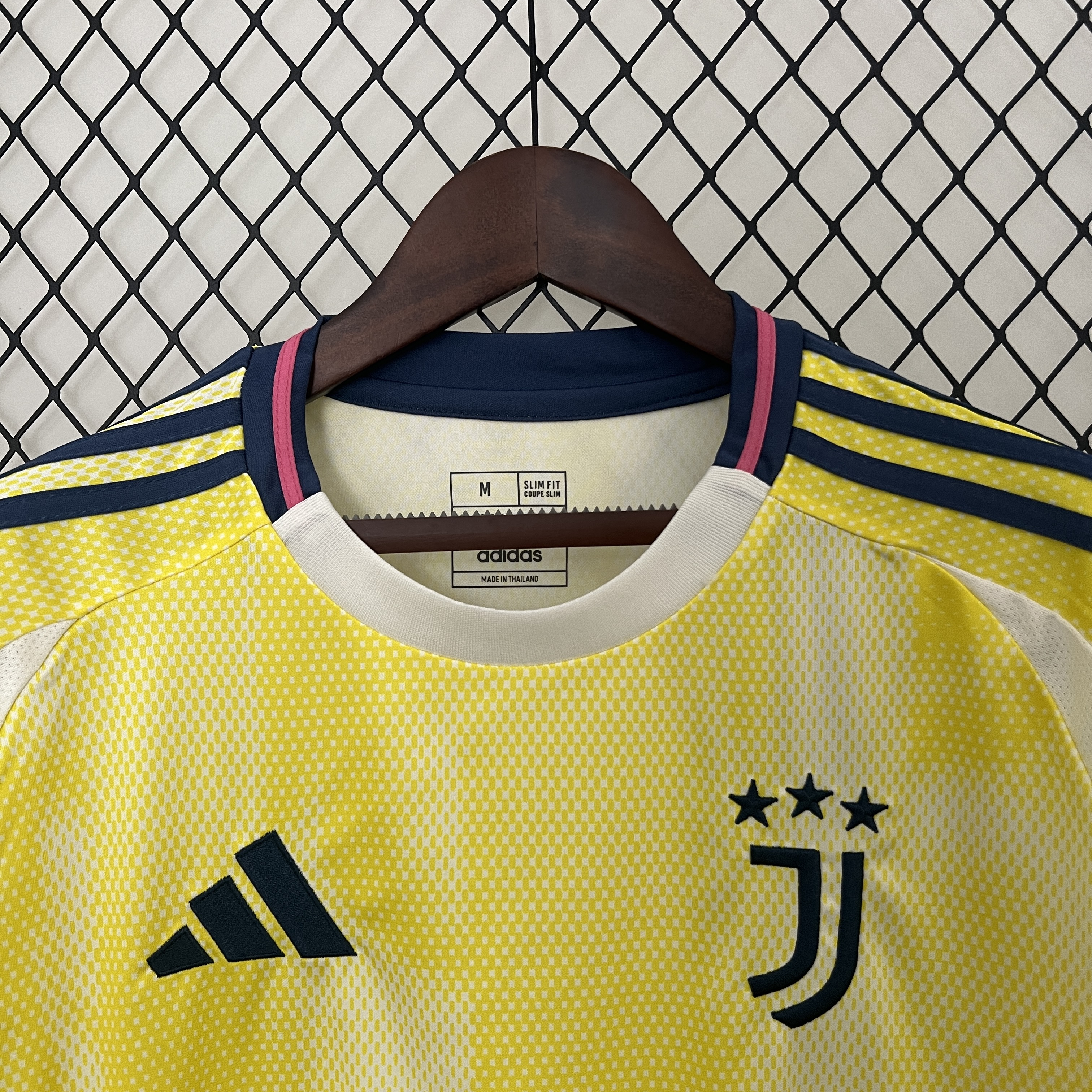 2024/25 Juventus Away Shirt - Fans Edition