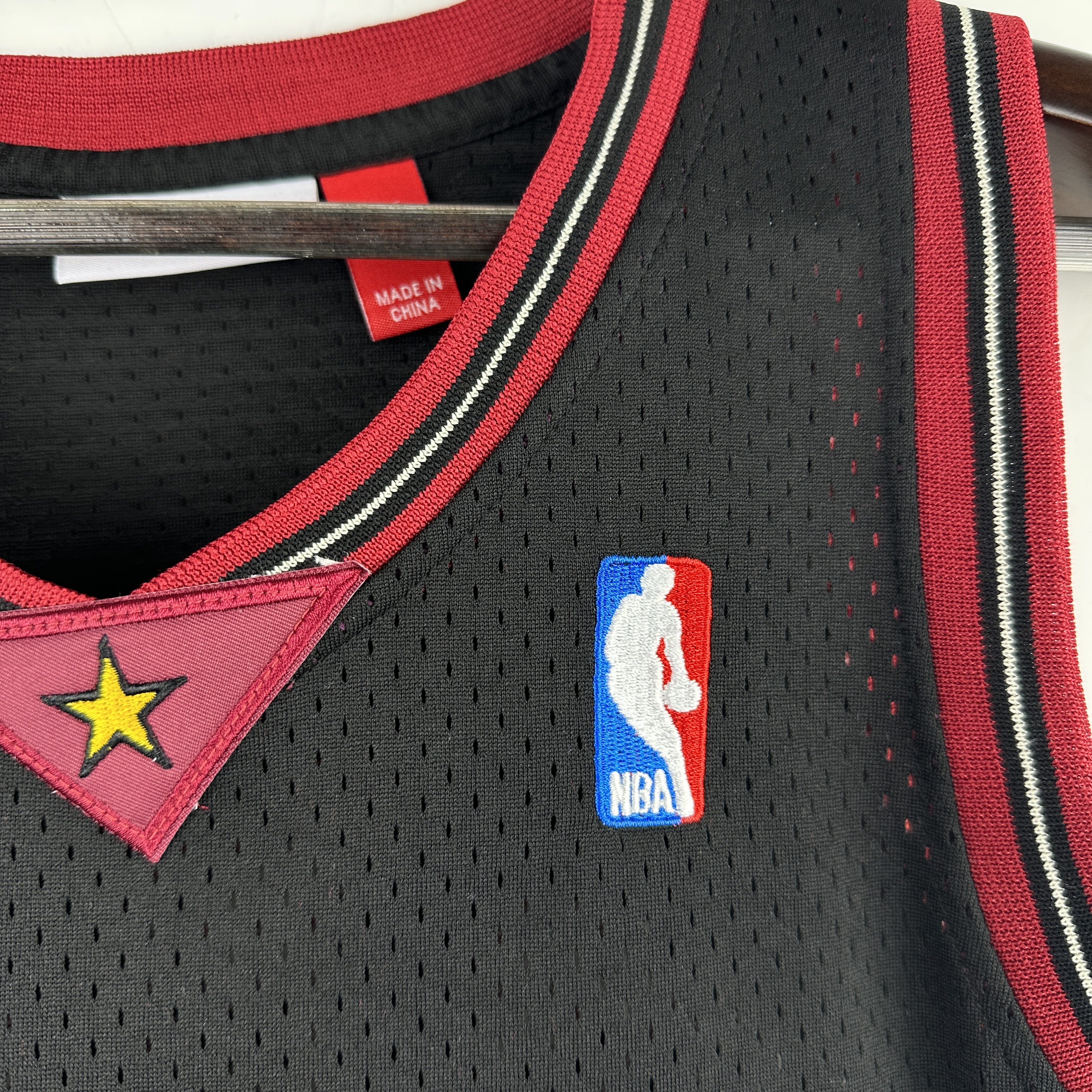Embroidered MN Retro Jersey 76ers 97/98 Season Big Star Black No. 3 Iverson