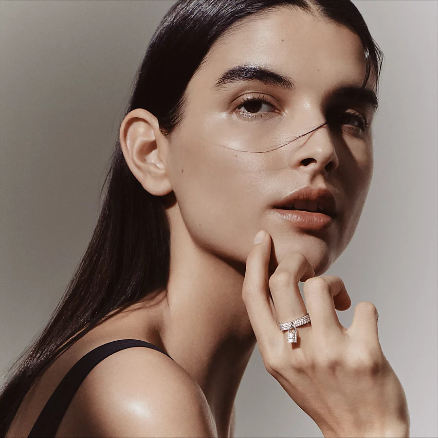 Kelly Cadenas ring, medium model